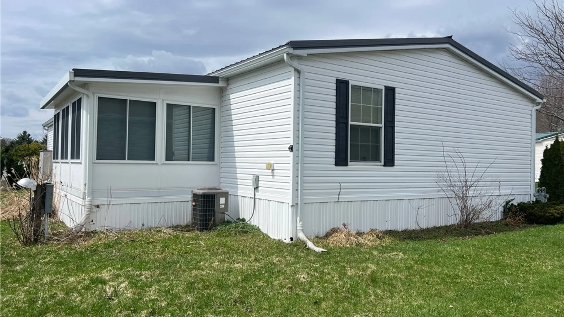 Property at 8 MAJESTIC LN, New Hartford, NY 13413 5