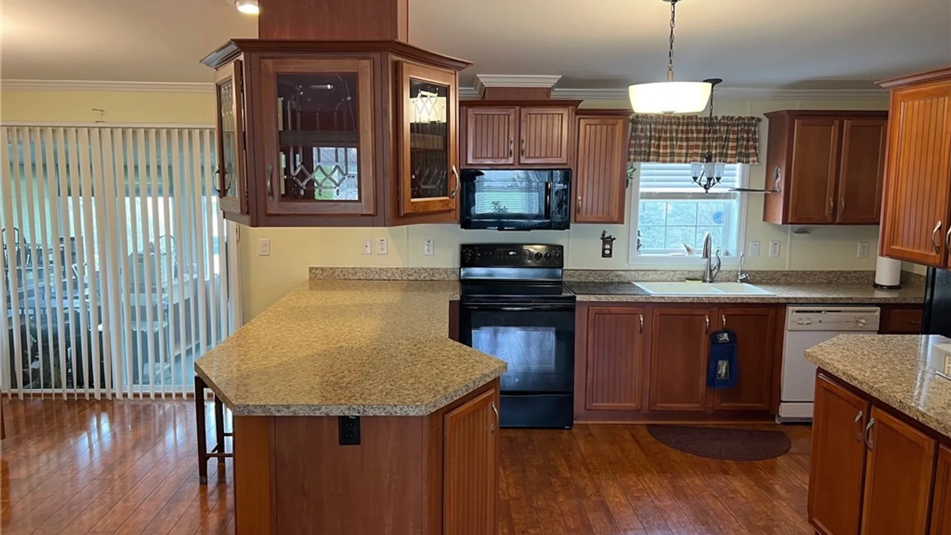 Property at 8 MAJESTIC LN, New Hartford, NY 13413 9