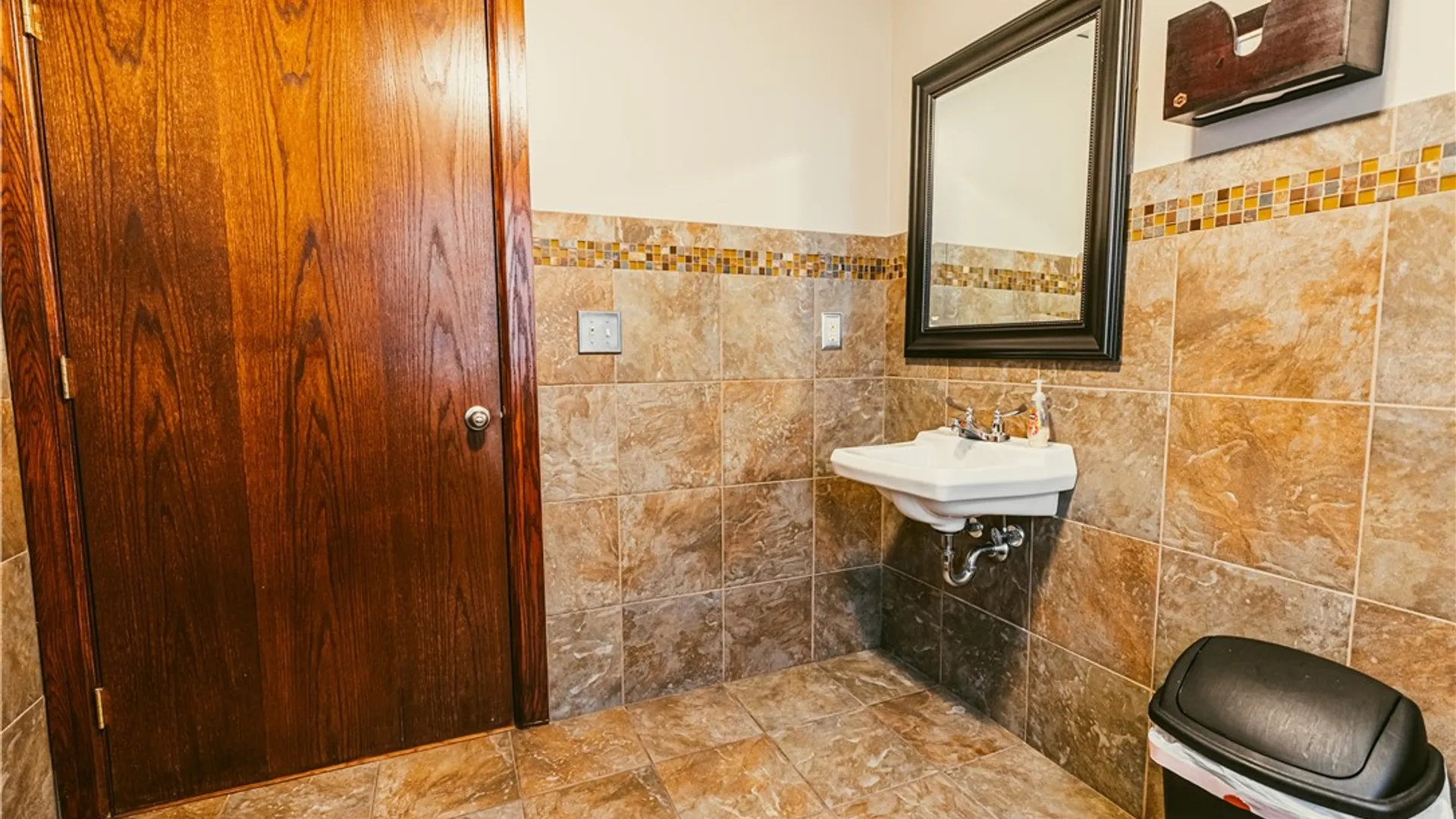 Property at 1507 Monroe Avenue, Brighton, NY 14618 17