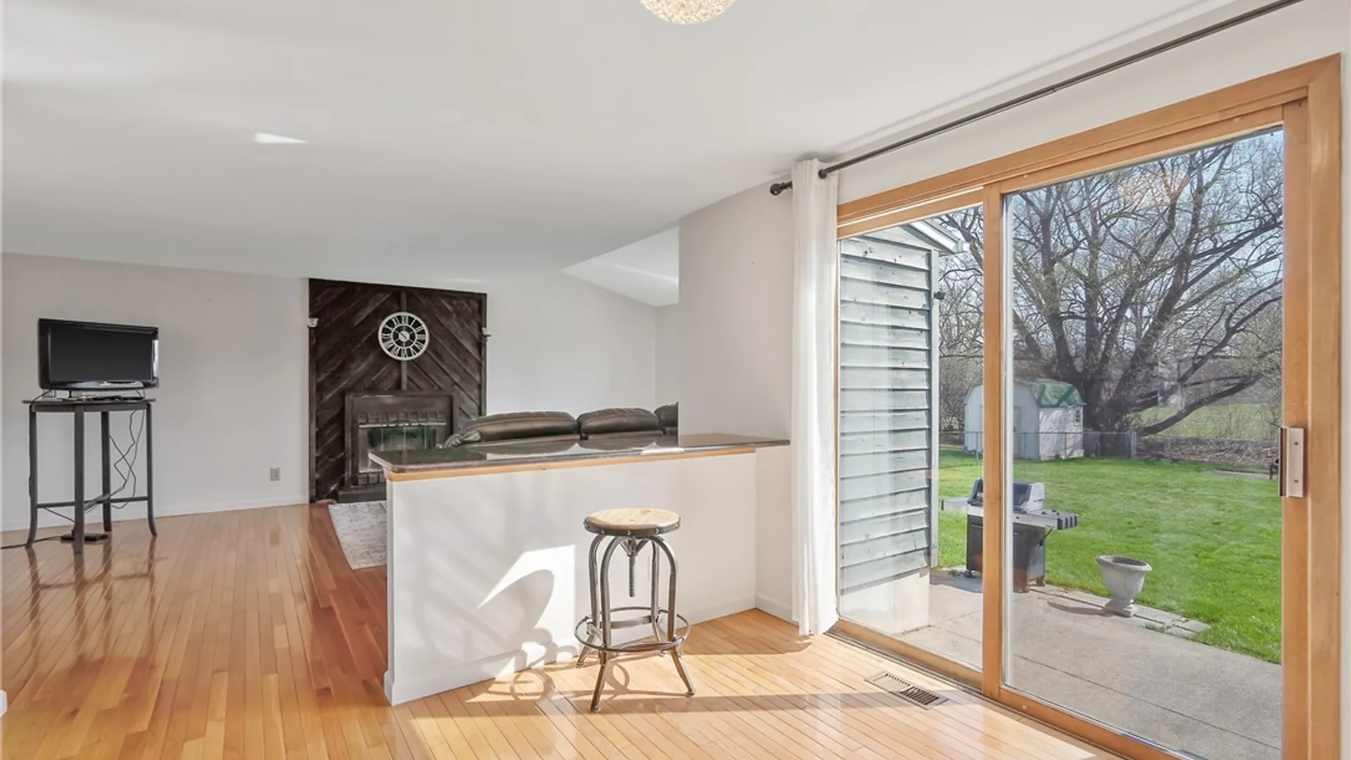 Property at 105 Mercury Circle, Salina, NY 13088 13