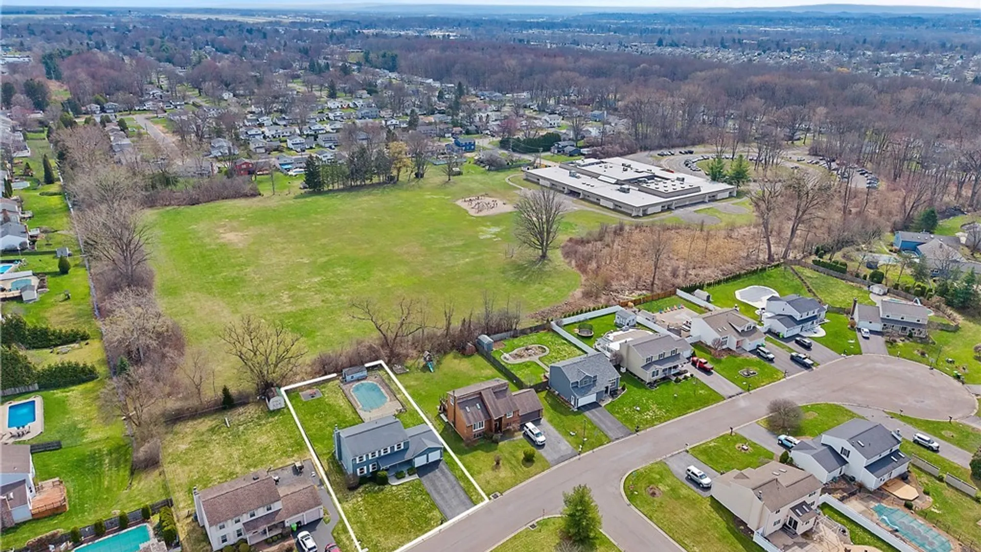 Property at 105 Mercury Circle, Salina, NY 13088 38