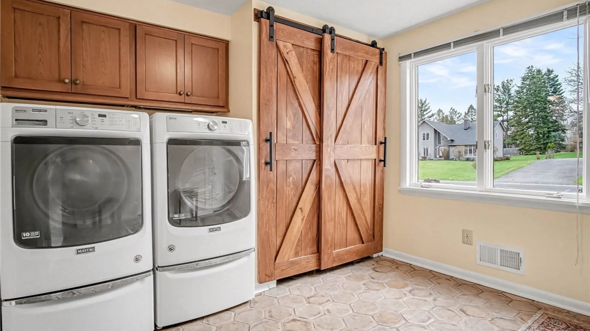 Property at 34 Framingham Ln, Pittsford, NY 14534 16