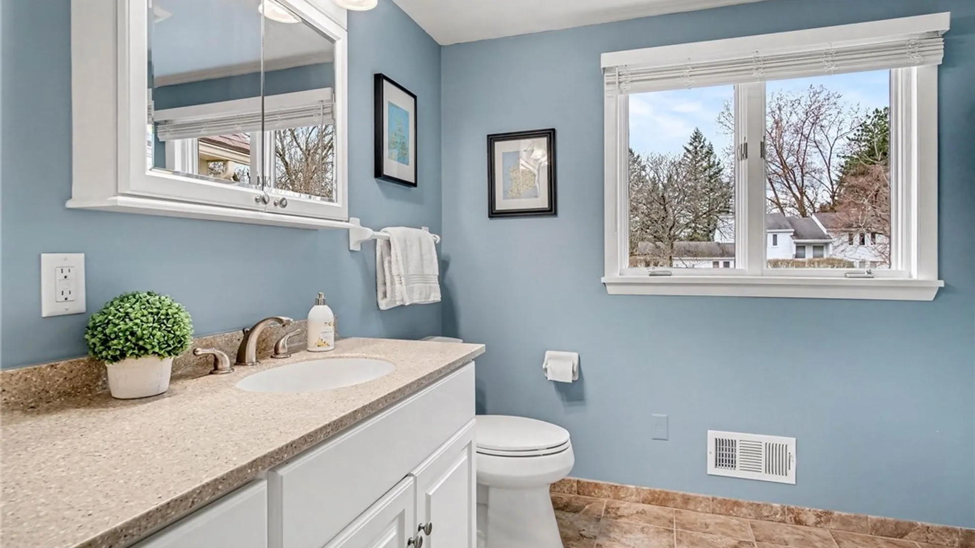 Property at 34 Framingham Ln, Pittsford, NY 14534 22