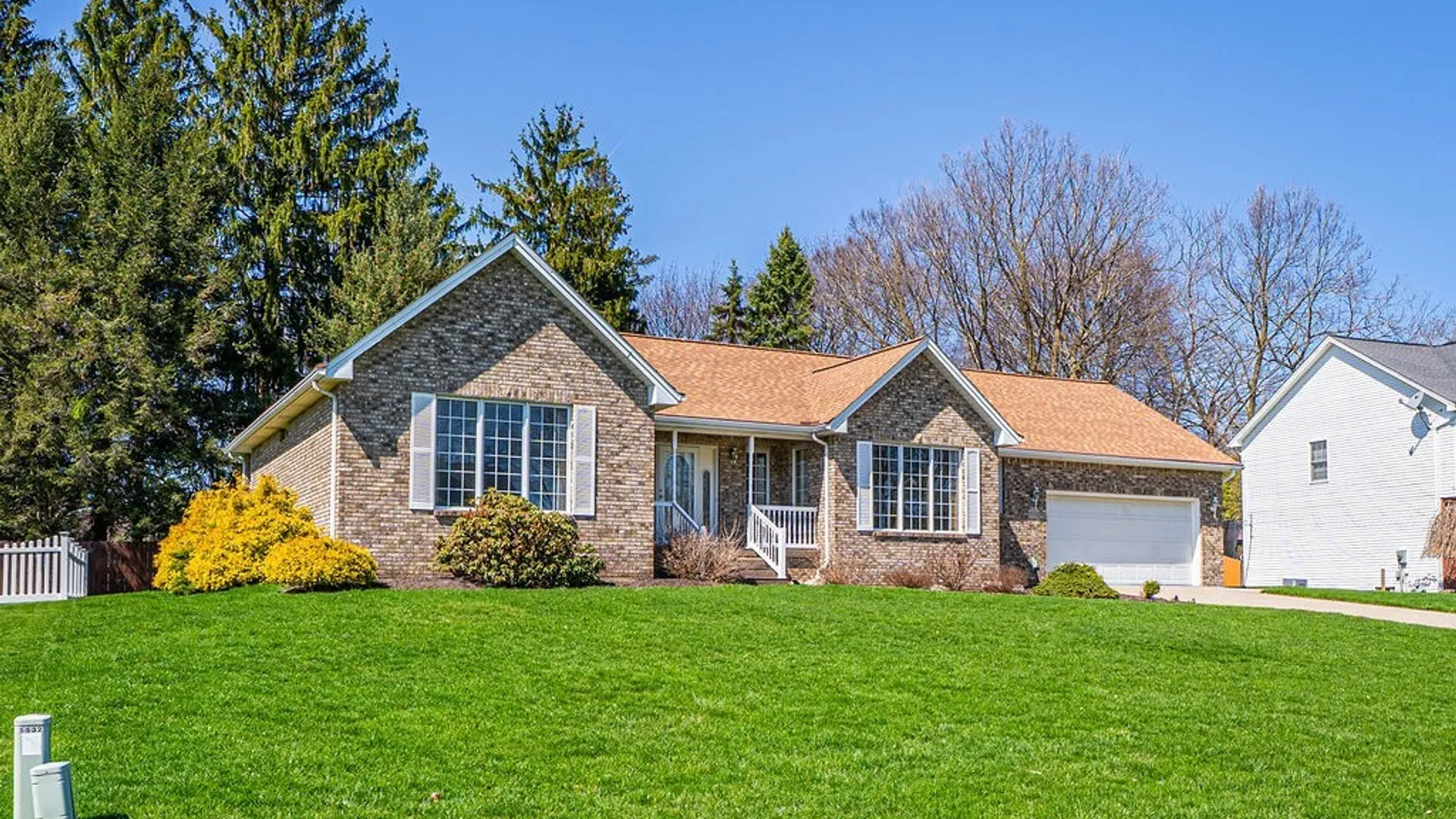 Property at 5532 Twilight Lane, Lockport Town, NY 14094 2