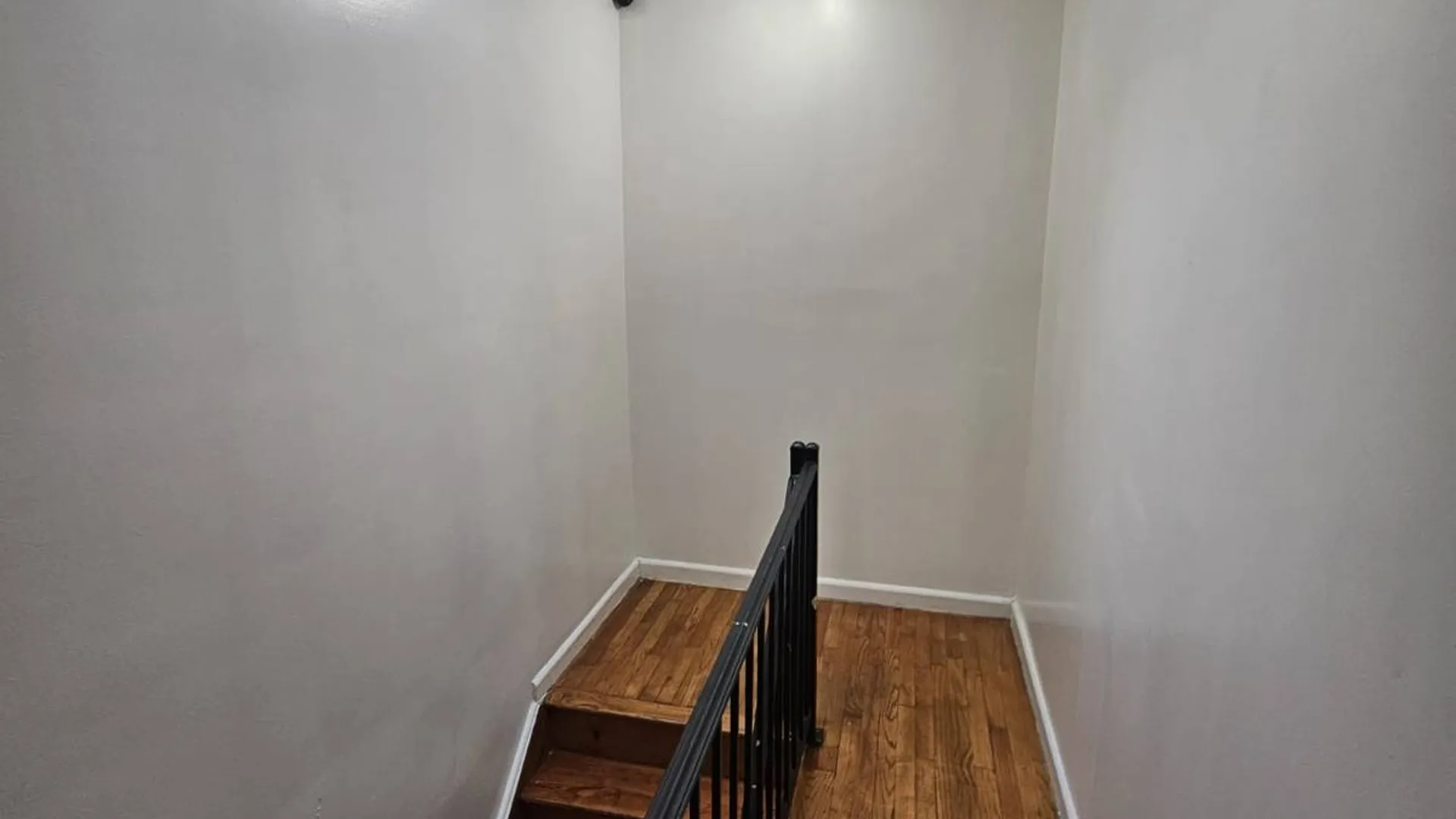 Property at 643 Thieriot Ave, Bronx, NY 10473 4