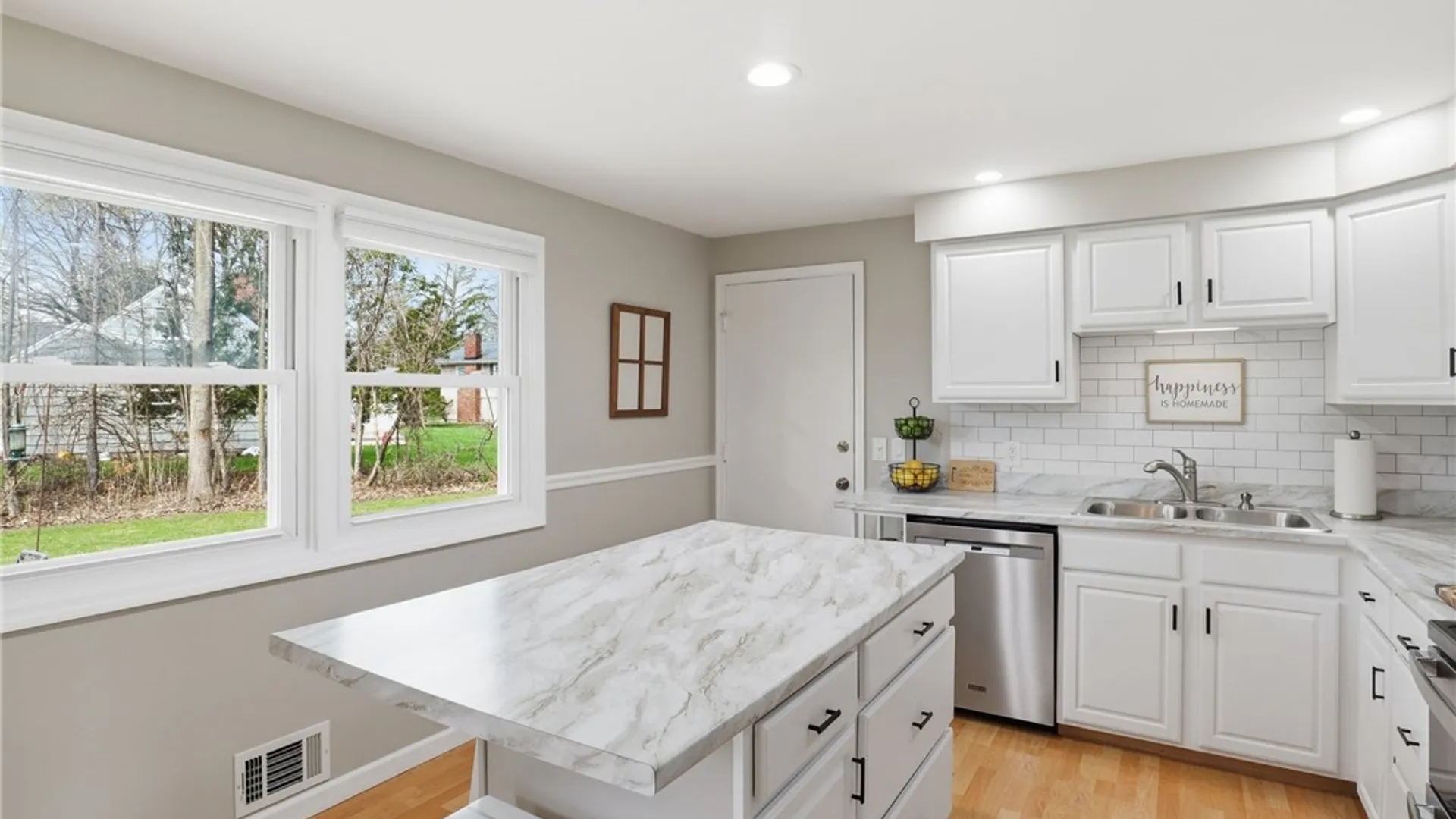 Property at 11 Saxony Road, Pittsford, NY 14534 8