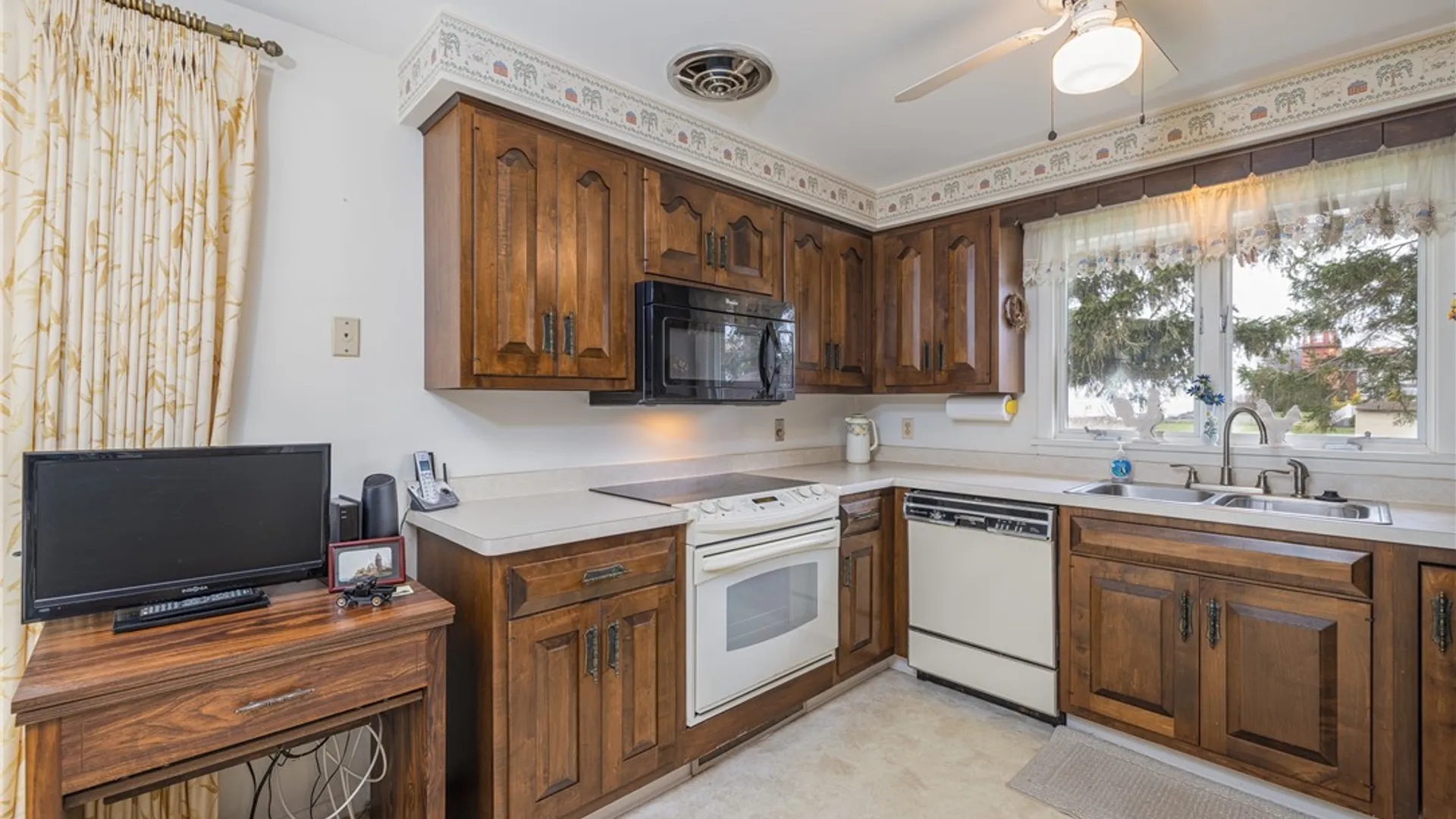 Property at 12 Lighthouse Rd, Parma, NY 14468 12