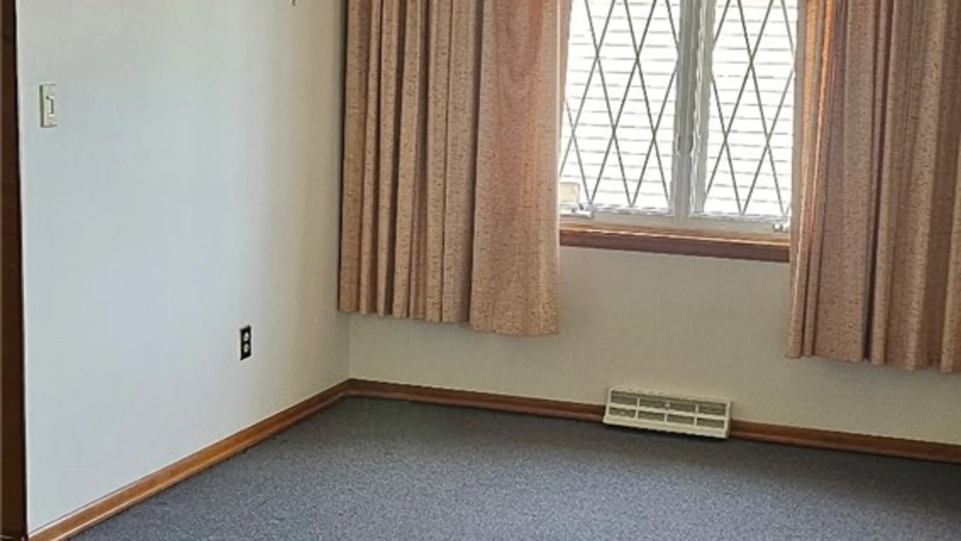 Property at 70 Fairelm Lane, Cheektowaga, NY 14227 5