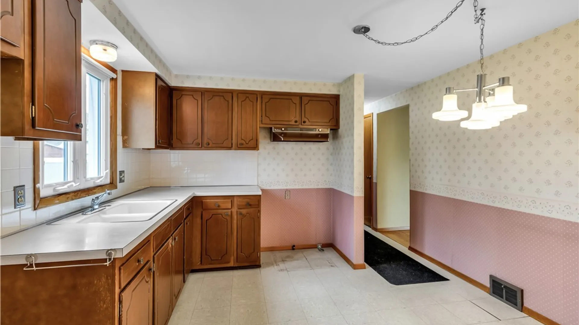 Property at 162 Steven Drive, Cheektowaga, NY 14227 11