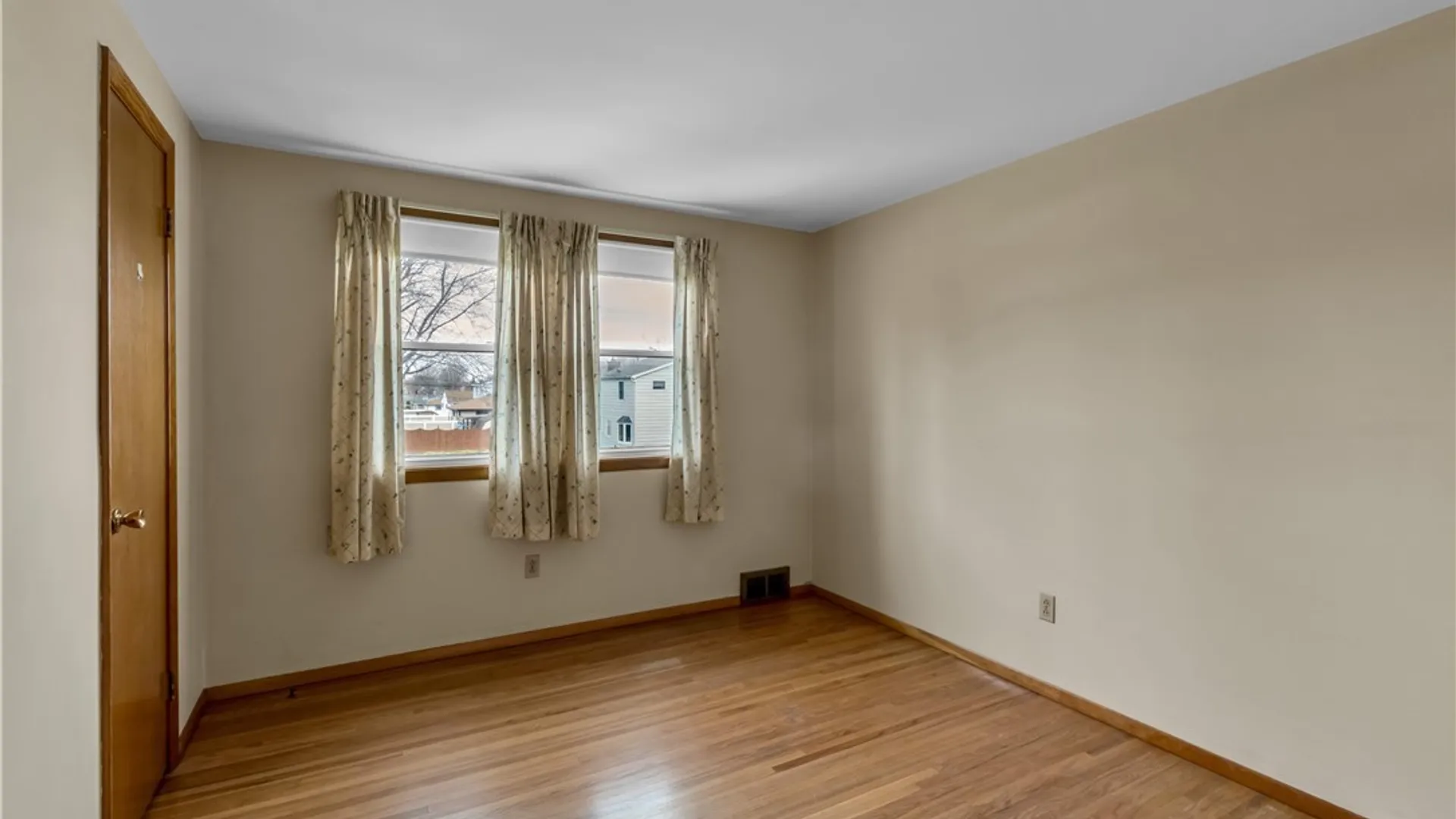 Property at 162 Steven Drive, Cheektowaga, NY 14227 16