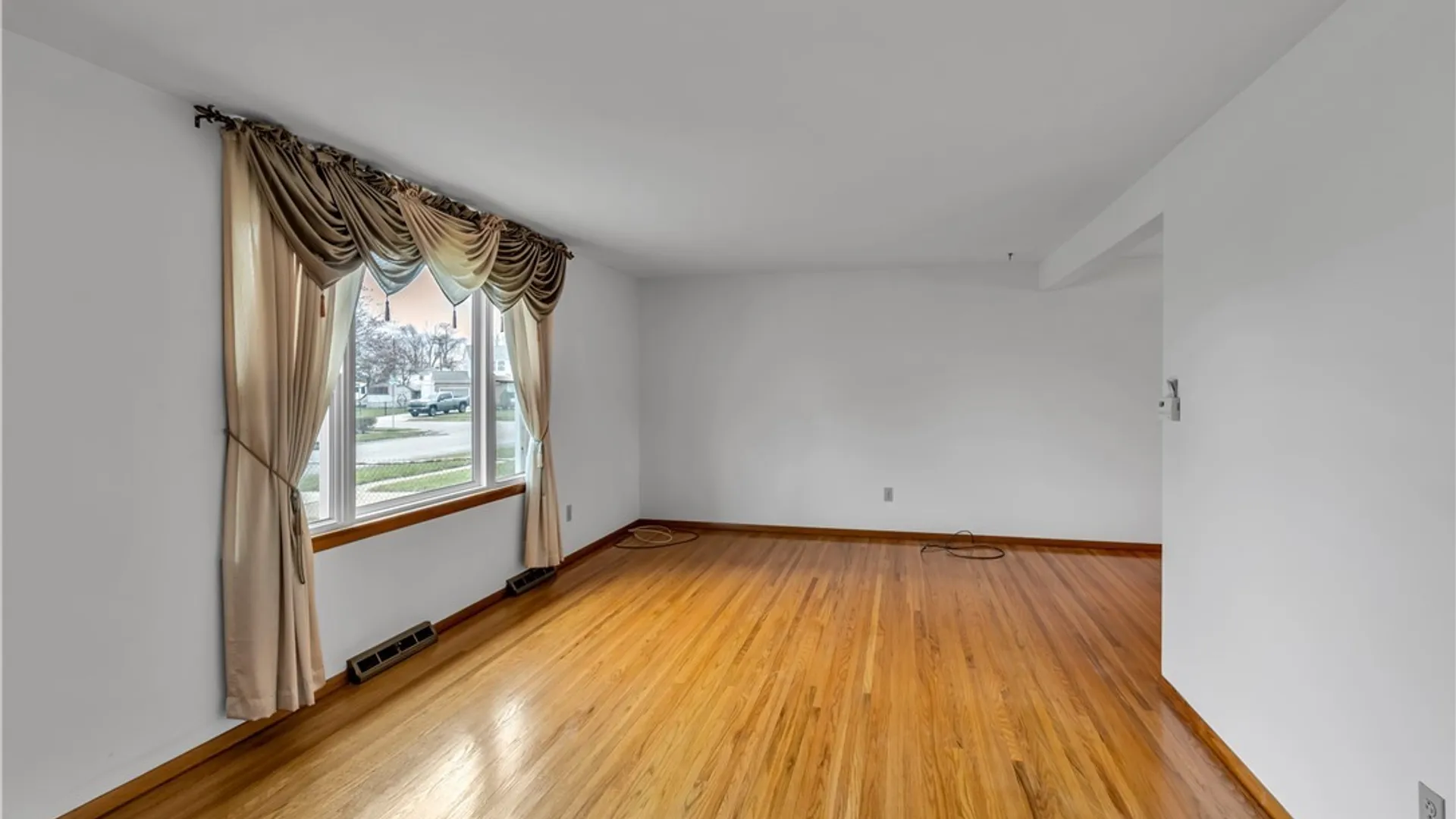 Property at 162 Steven Drive, Cheektowaga, NY 14227 4