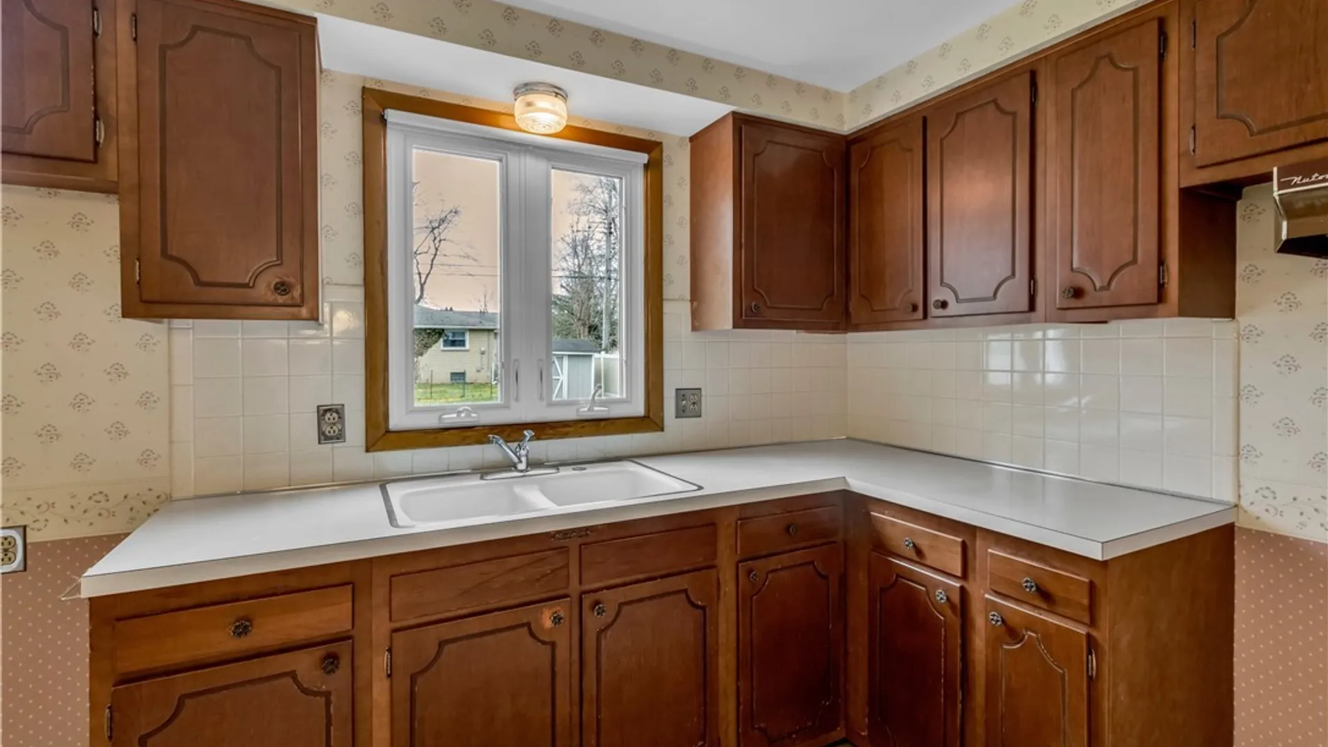 Property at 162 Steven Drive, Cheektowaga, NY 14227 9