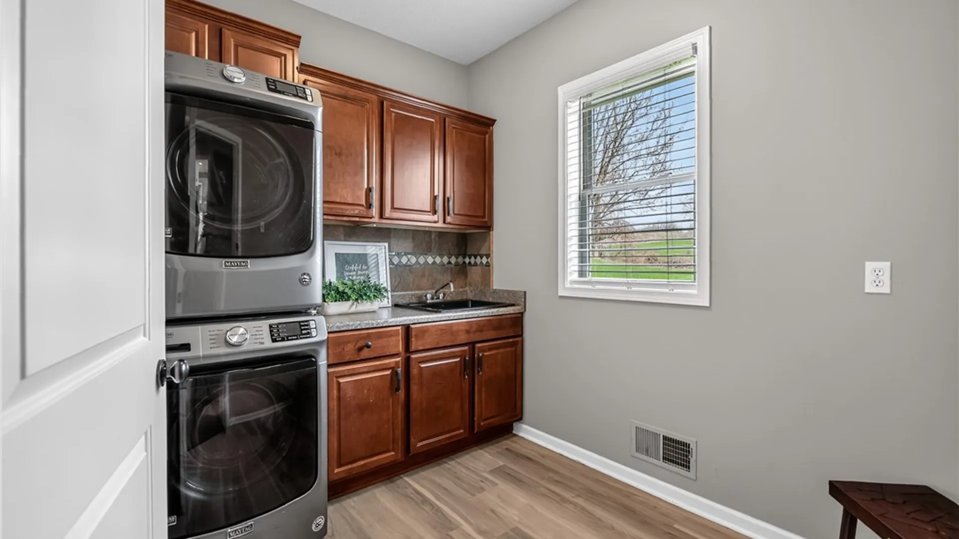 Property at 6664 Saint Johns Parkway, Victor, NY 14564 17