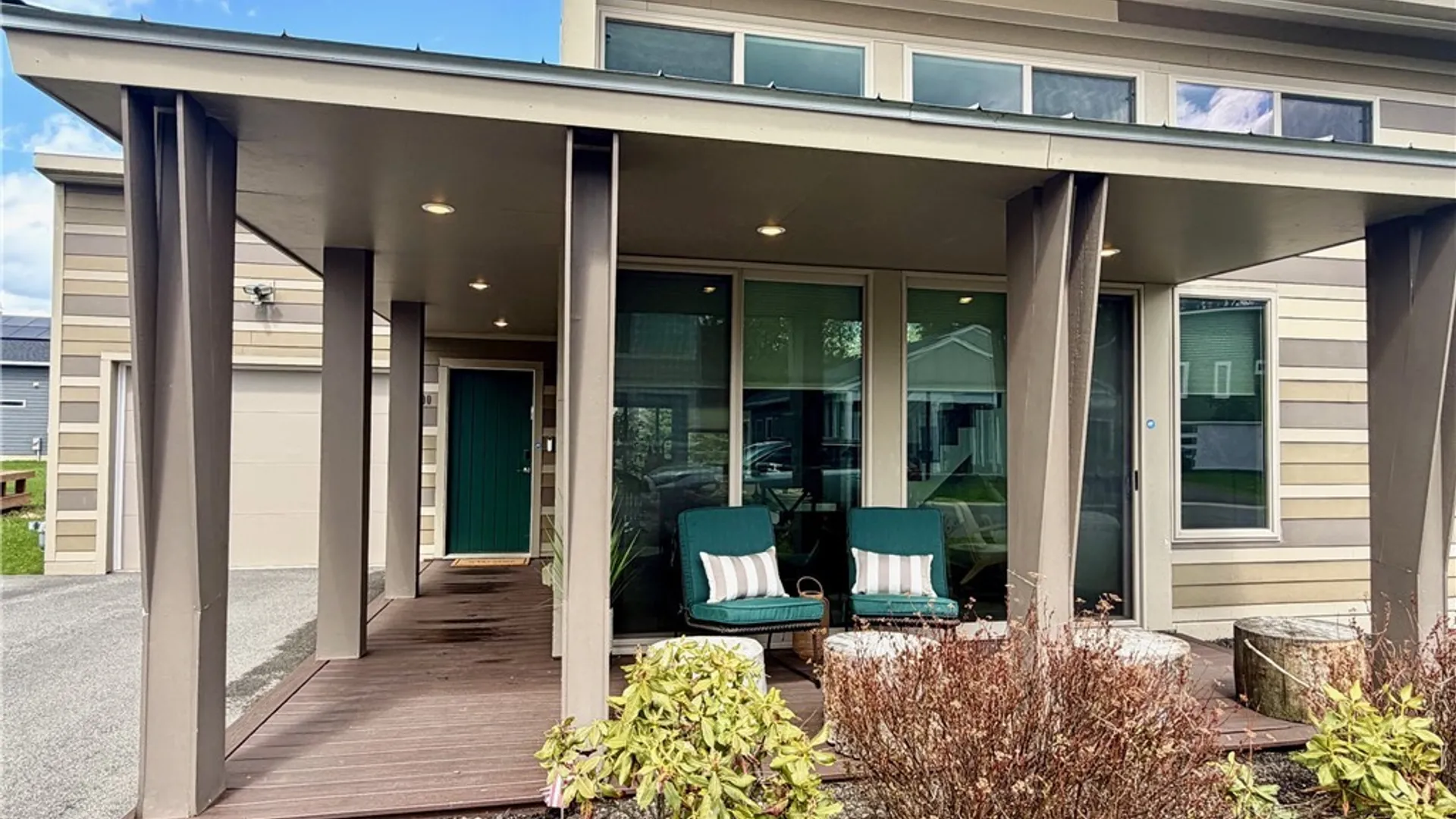 Property at 100 Xavier Circle, Syracuse, NY 13210 2