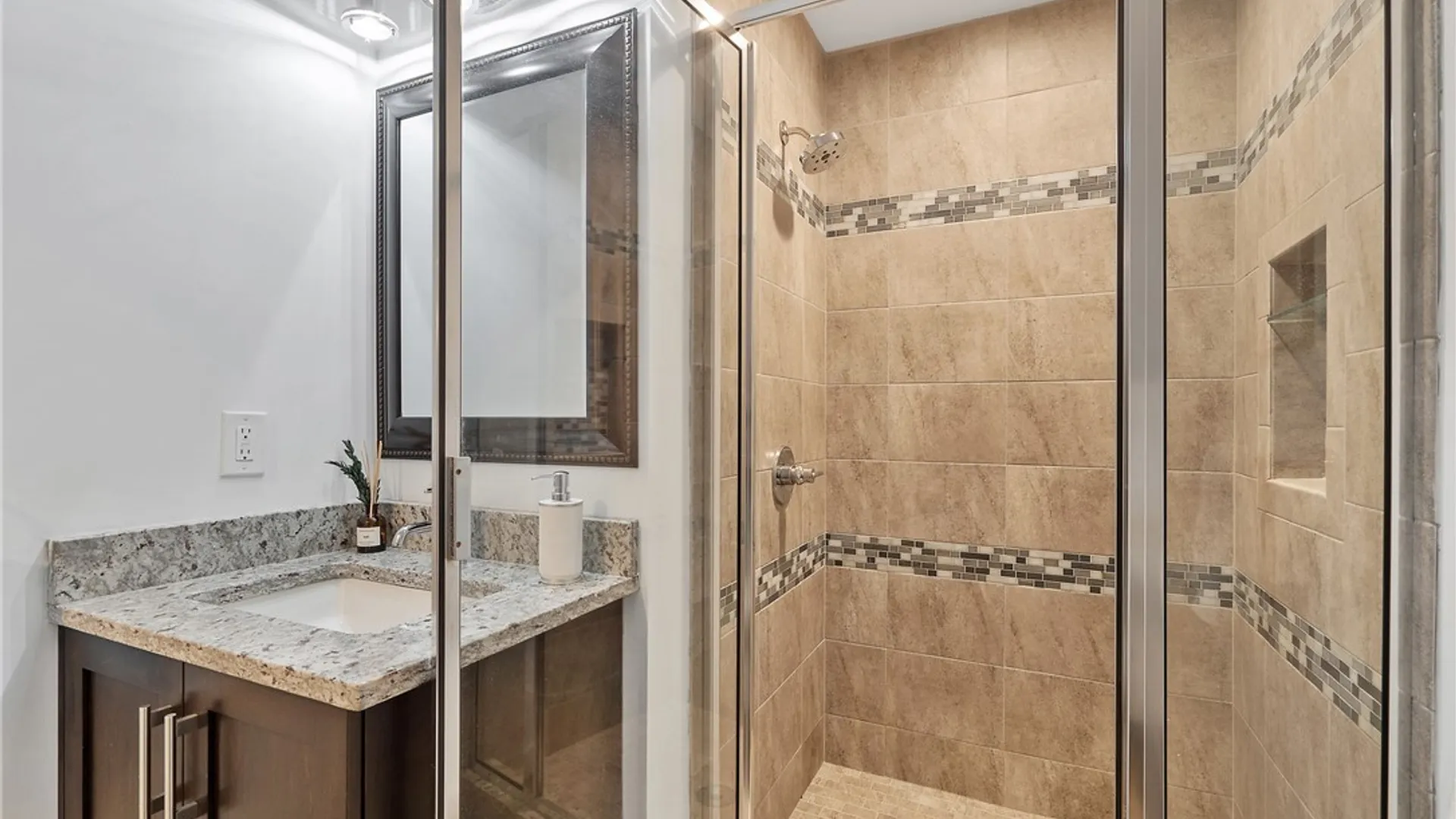 Property at 100 Xavier Circle, Syracuse, NY 13210 21