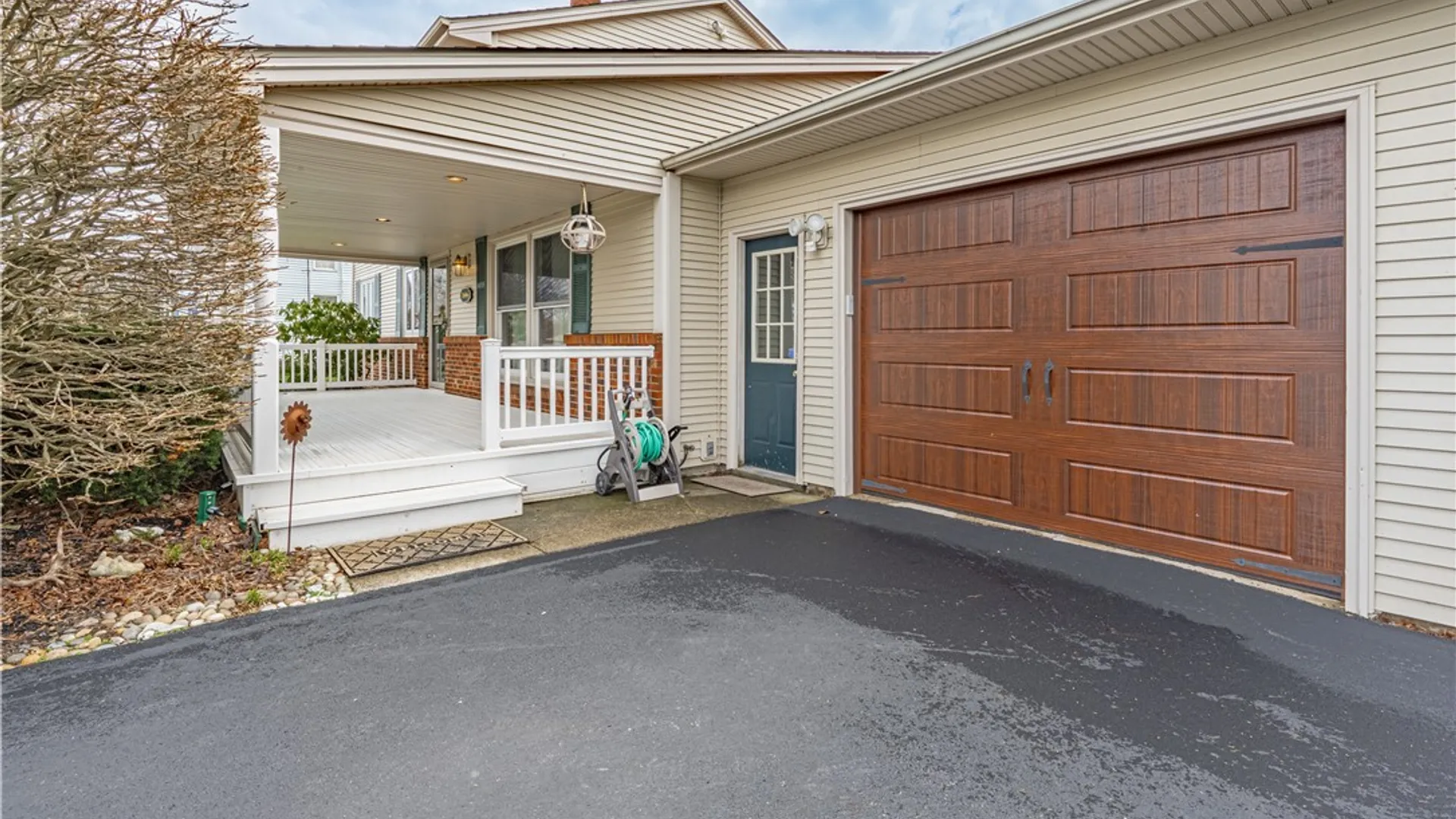 Property at 7406 Chestnut Ridge Rd, Lockport Town, NY 14094 3