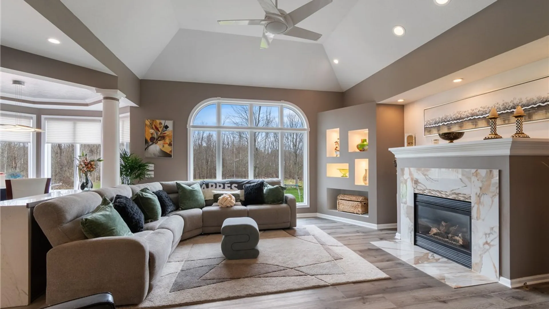 Property at 19 Brunson Way, Perinton, NY 14526 11