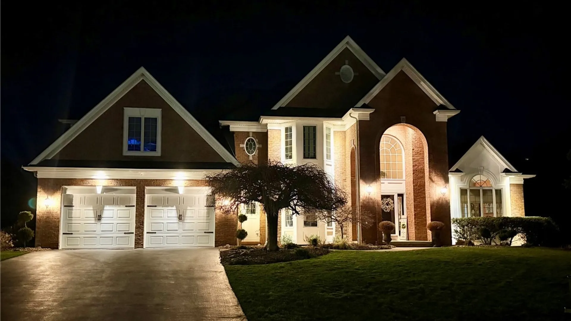 Property at 19 Brunson Way, Perinton, NY 14526 2