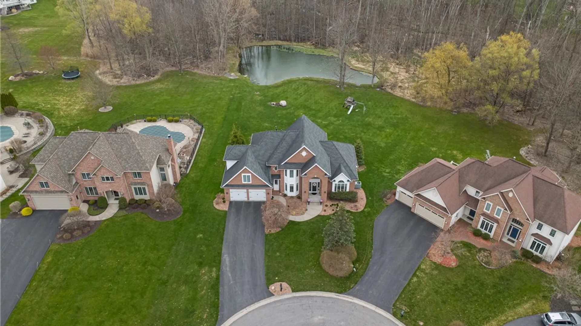 Property at 19 Brunson Way, Perinton, NY 14526 34