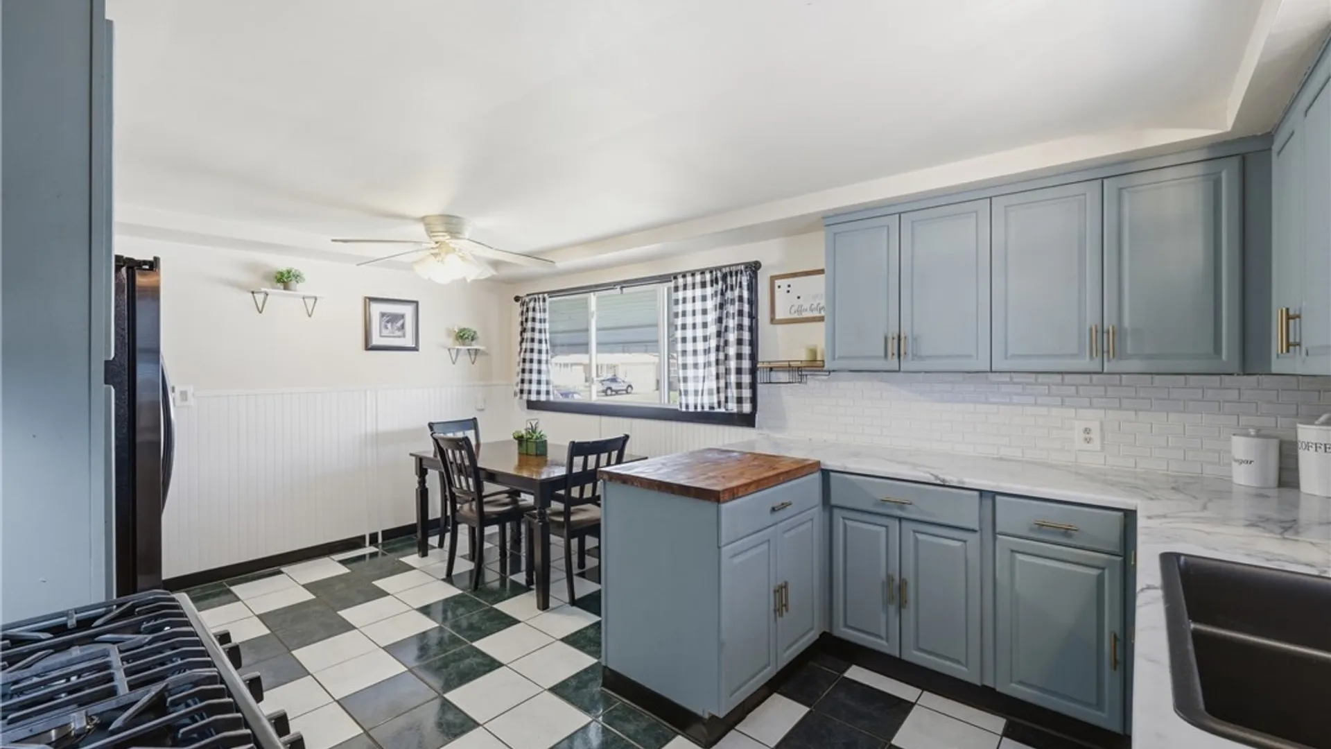 Property at 28 Covington Drive, West Seneca, NY 14220 14