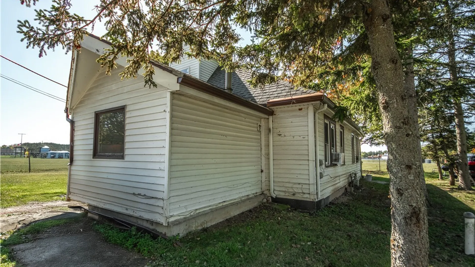 Property at 7 Cloyes Avenue, Lancaster, NY 14043 14