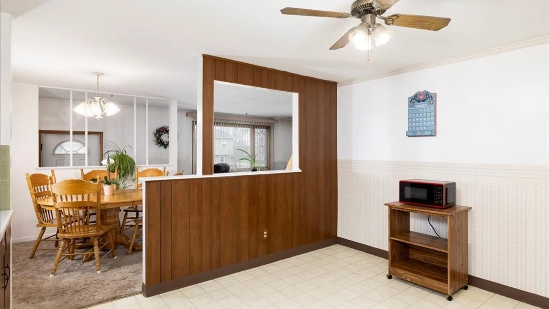Property at 8 Toulon Drive, Cheektowaga, NY 14227 10