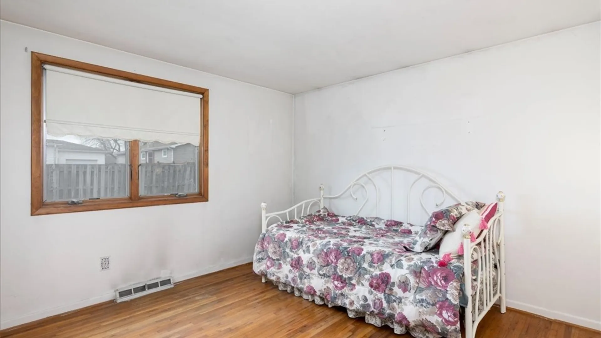 Property at 8 Toulon Drive, Cheektowaga, NY 14227 13