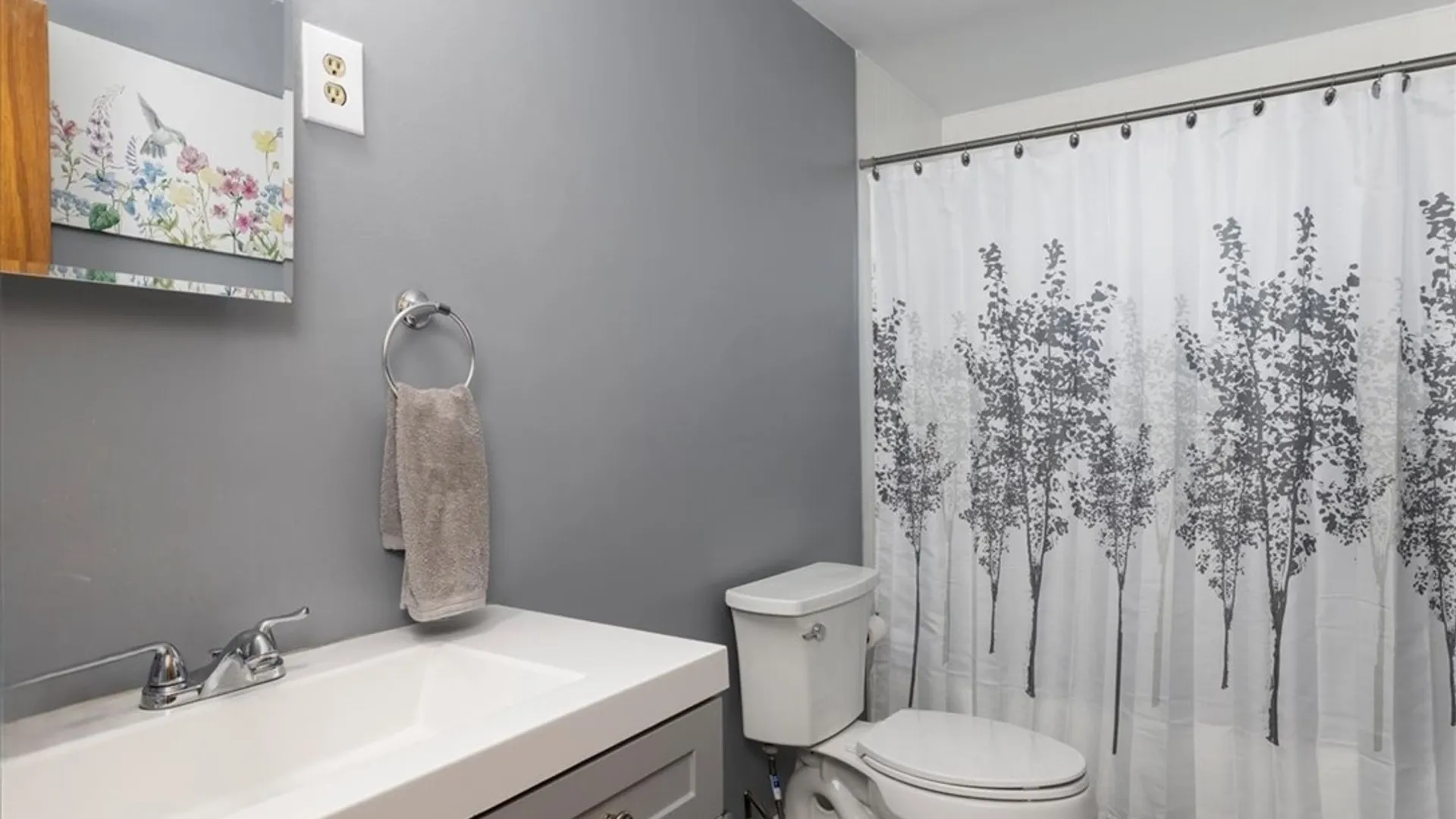 Property at 8 Toulon Drive, Cheektowaga, NY 14227 15
