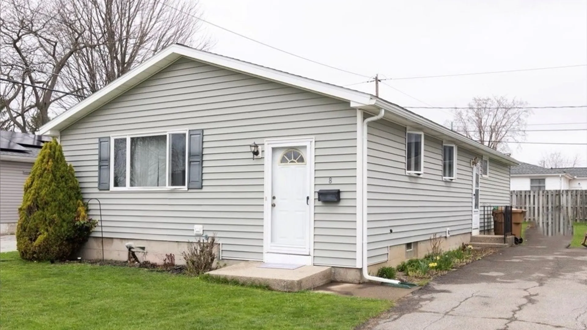 Property at 8 Toulon Drive, Cheektowaga, NY 14227 2