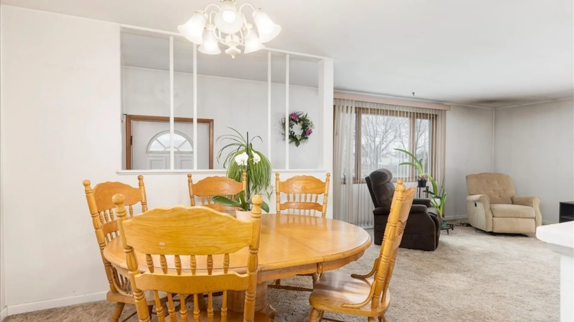 Property at 8 Toulon Drive, Cheektowaga, NY 14227 6