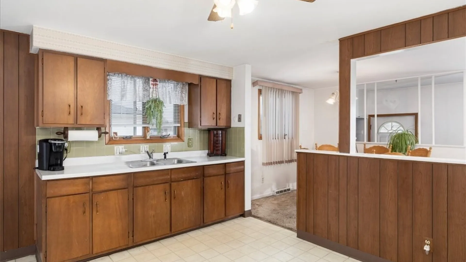 Property at 8 Toulon Drive, Cheektowaga, NY 14227 9