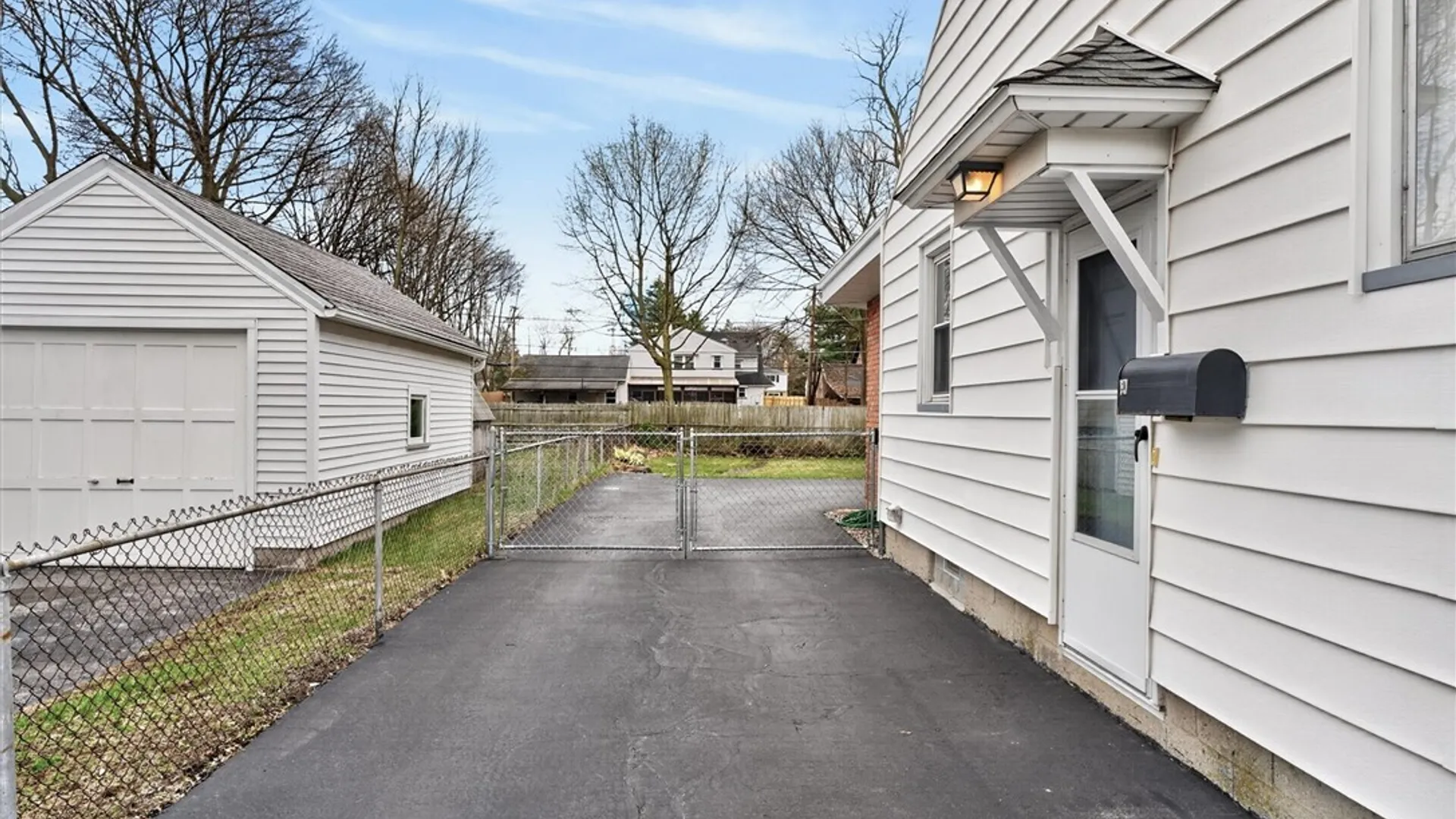 Property at 287 Lake Breeze Park, Irondequoit, NY 14622 6