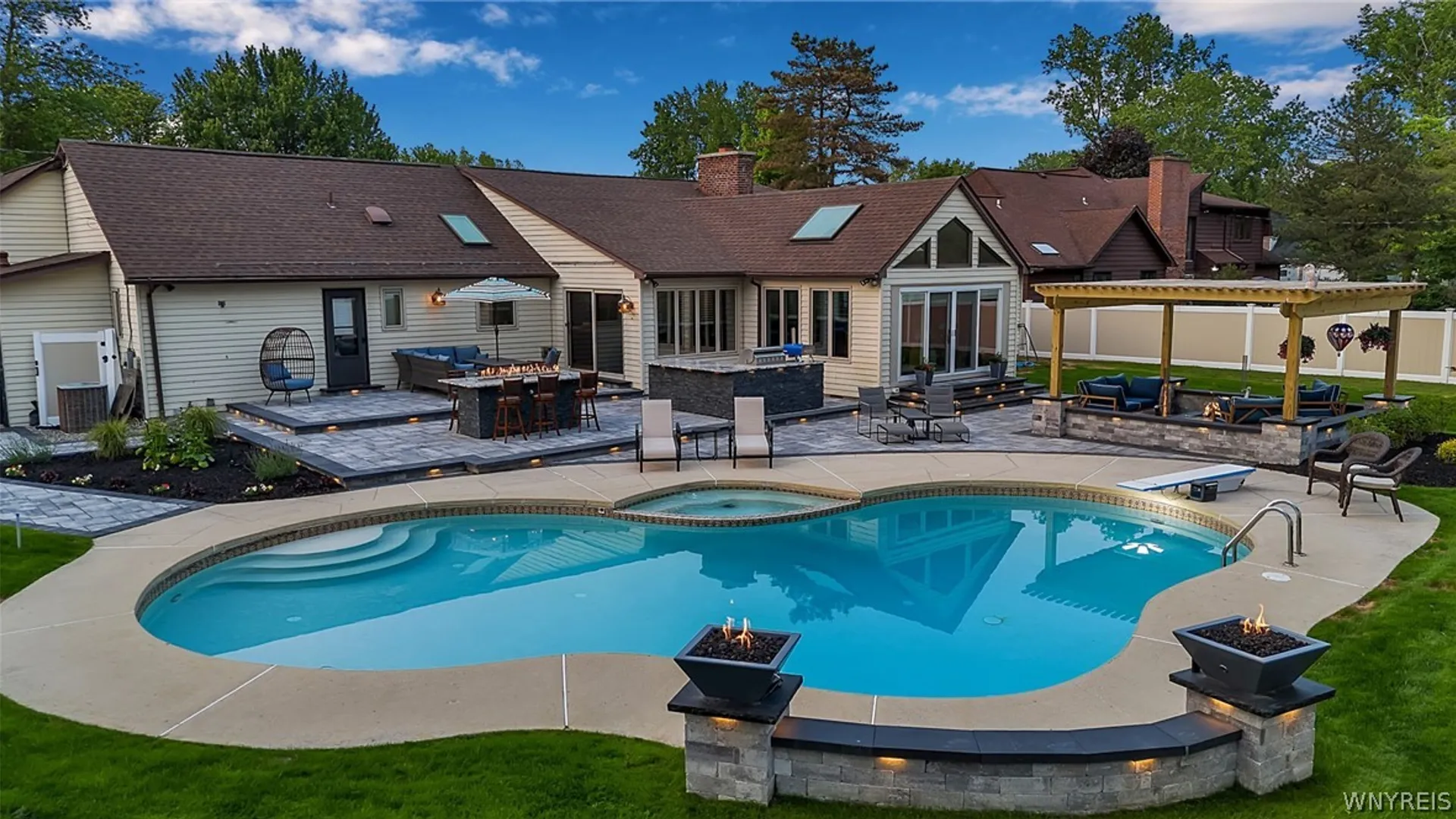 Property at 20 Rolling Meadow Lane, Amherst, NY 14051 23