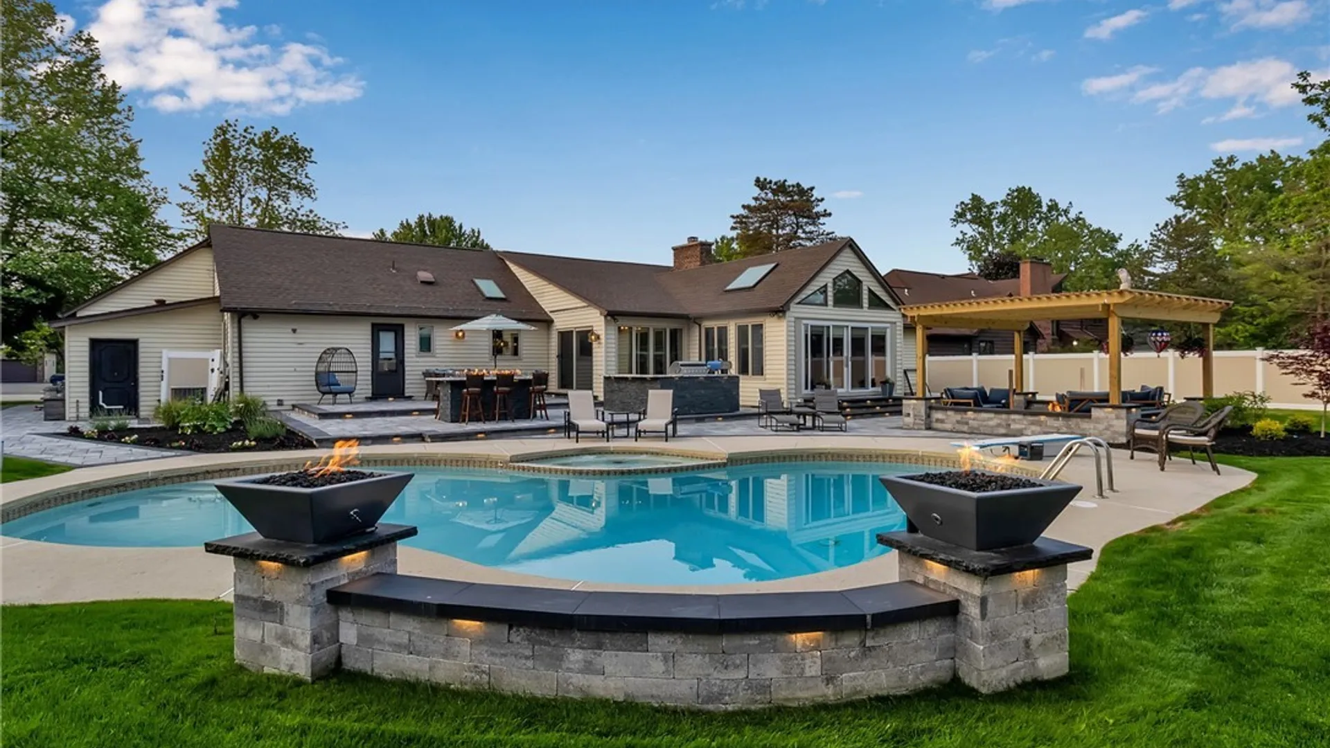 Property at 20 Rolling Meadow Lane, Amherst, NY 14051 24