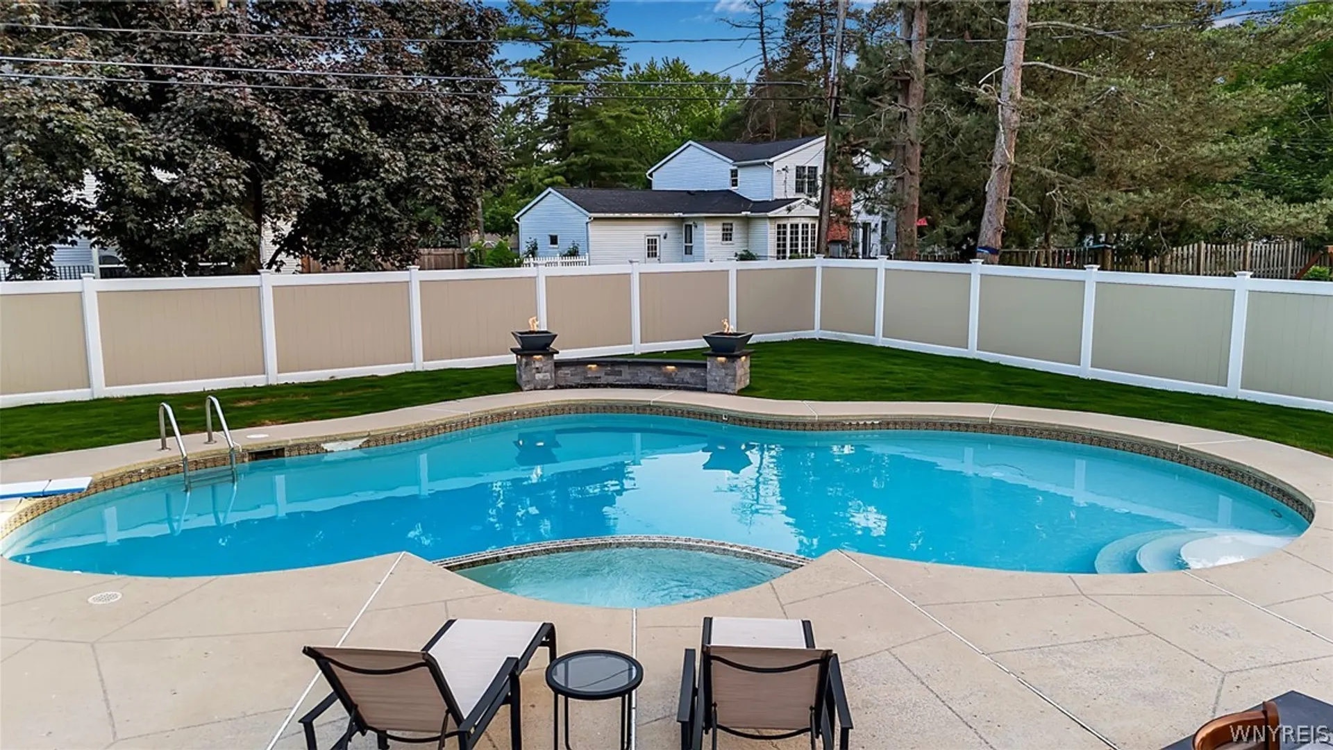 Property at 20 Rolling Meadow Lane, Amherst, NY 14051 25