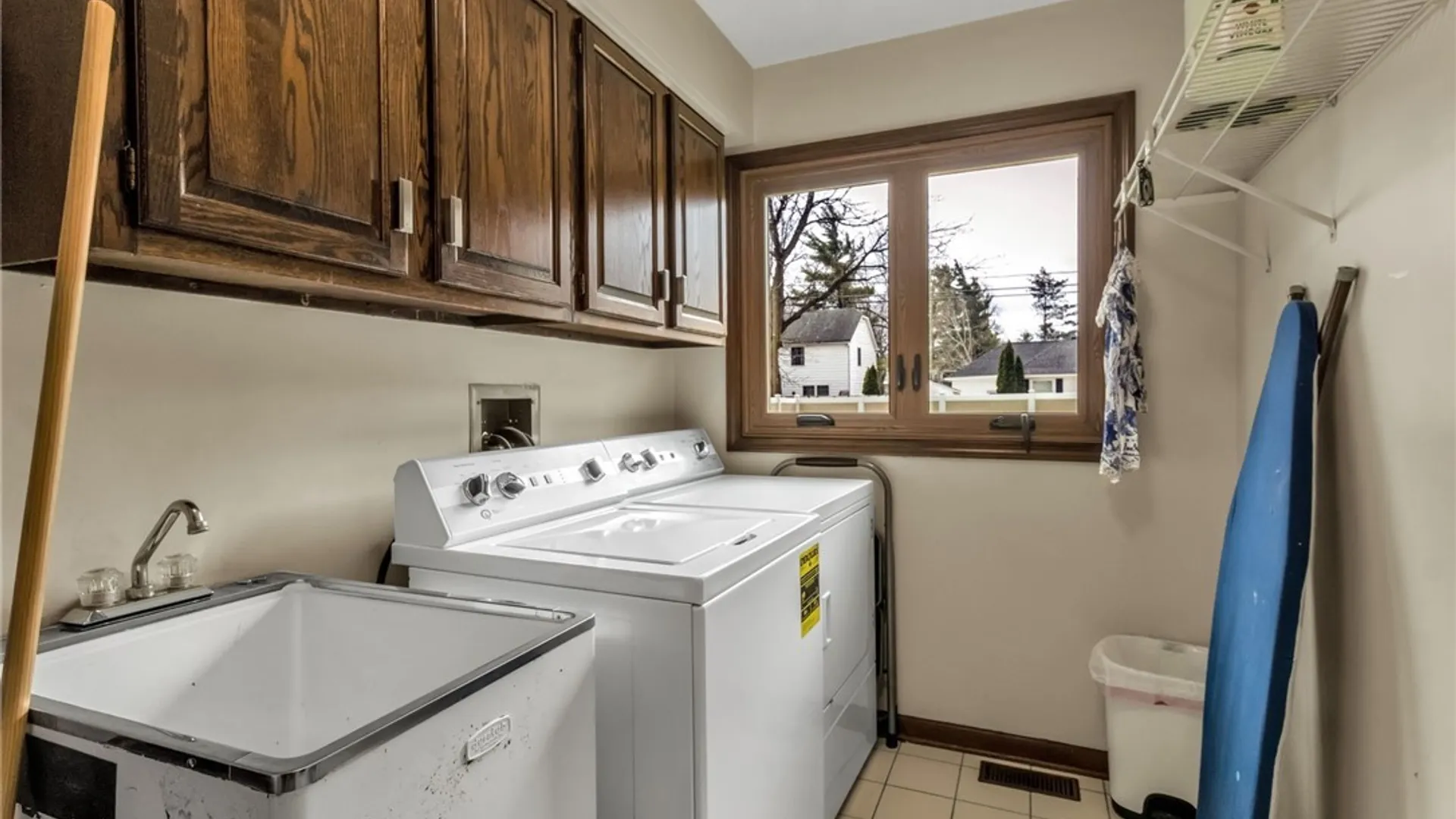 Property at 20 Rolling Meadow Lane, Amherst, NY 14051 38