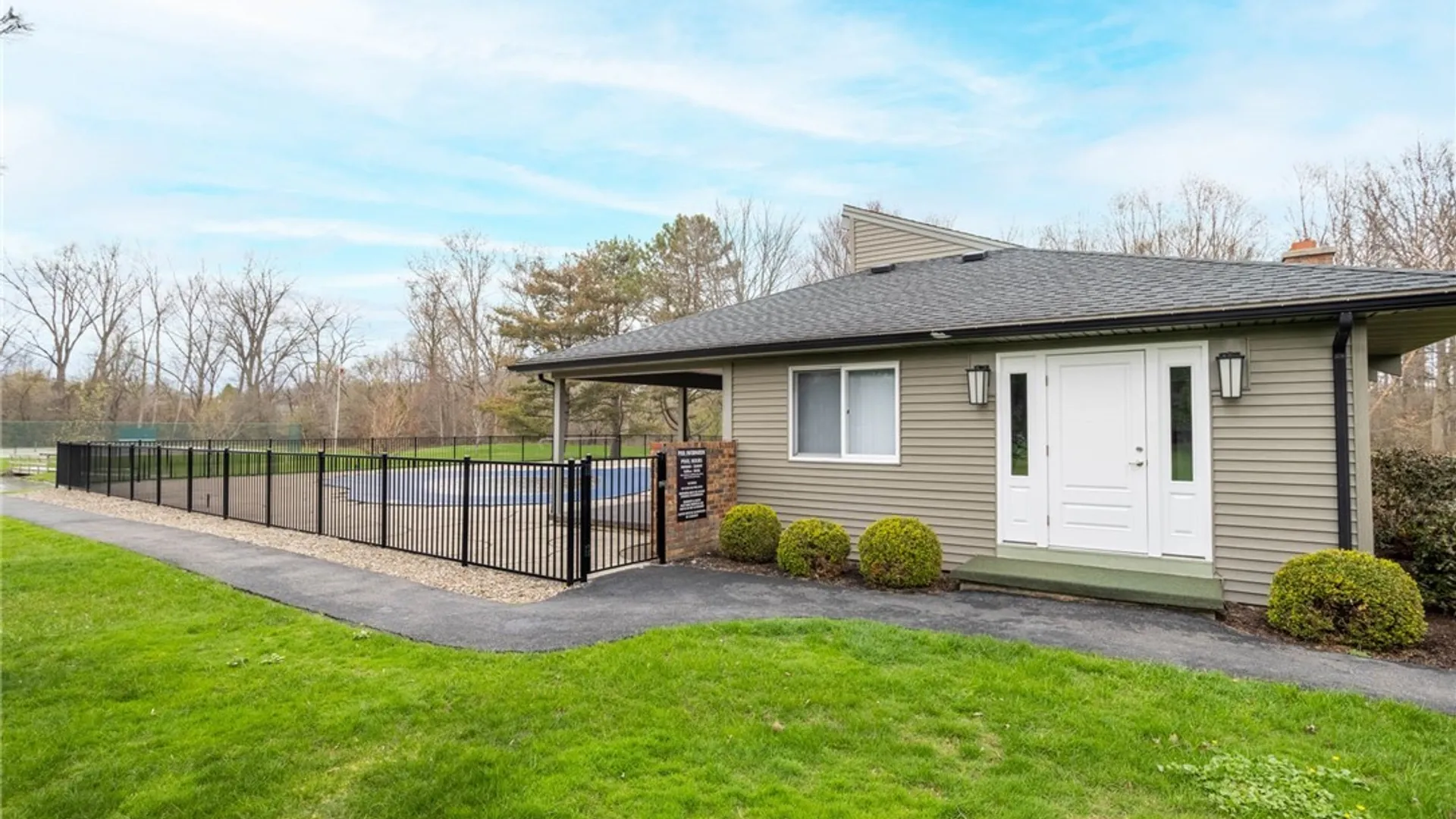 Property at 98 Bridle, Orchard Park, NY 14127 34