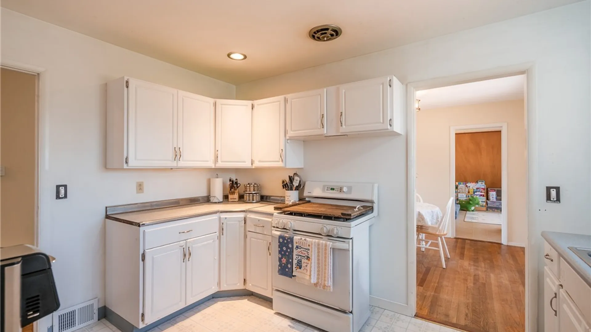 Property at 204 Jane Drive, Camillus, NY 13219 10