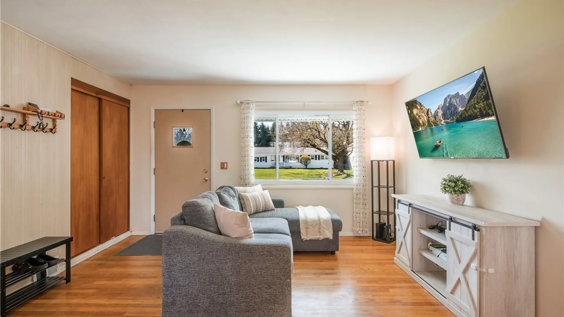 Property at 204 Jane Drive, Camillus, NY 13219 2