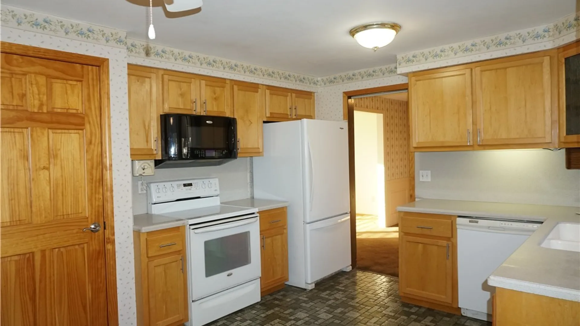 Property at 5525 Topsfield Ln, Clay, NY 13041 11