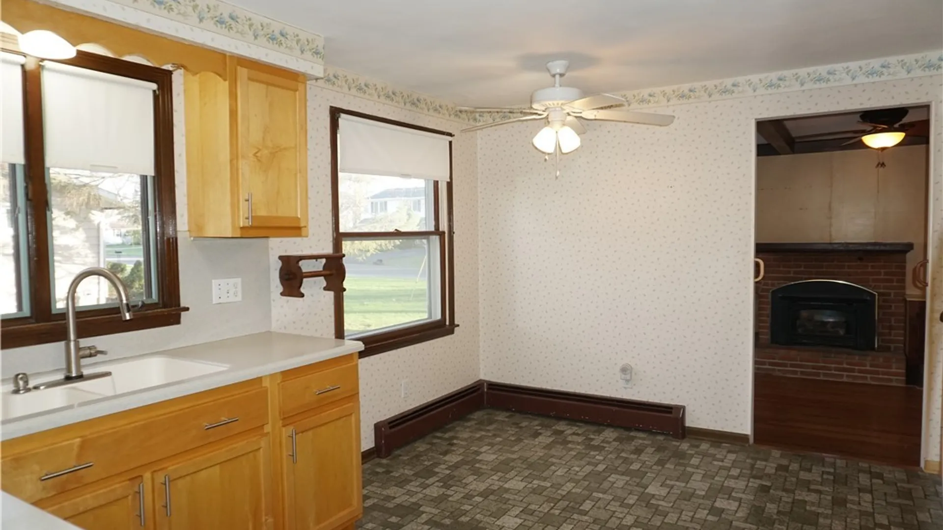 Property at 5525 Topsfield Ln, Clay, NY 13041 14