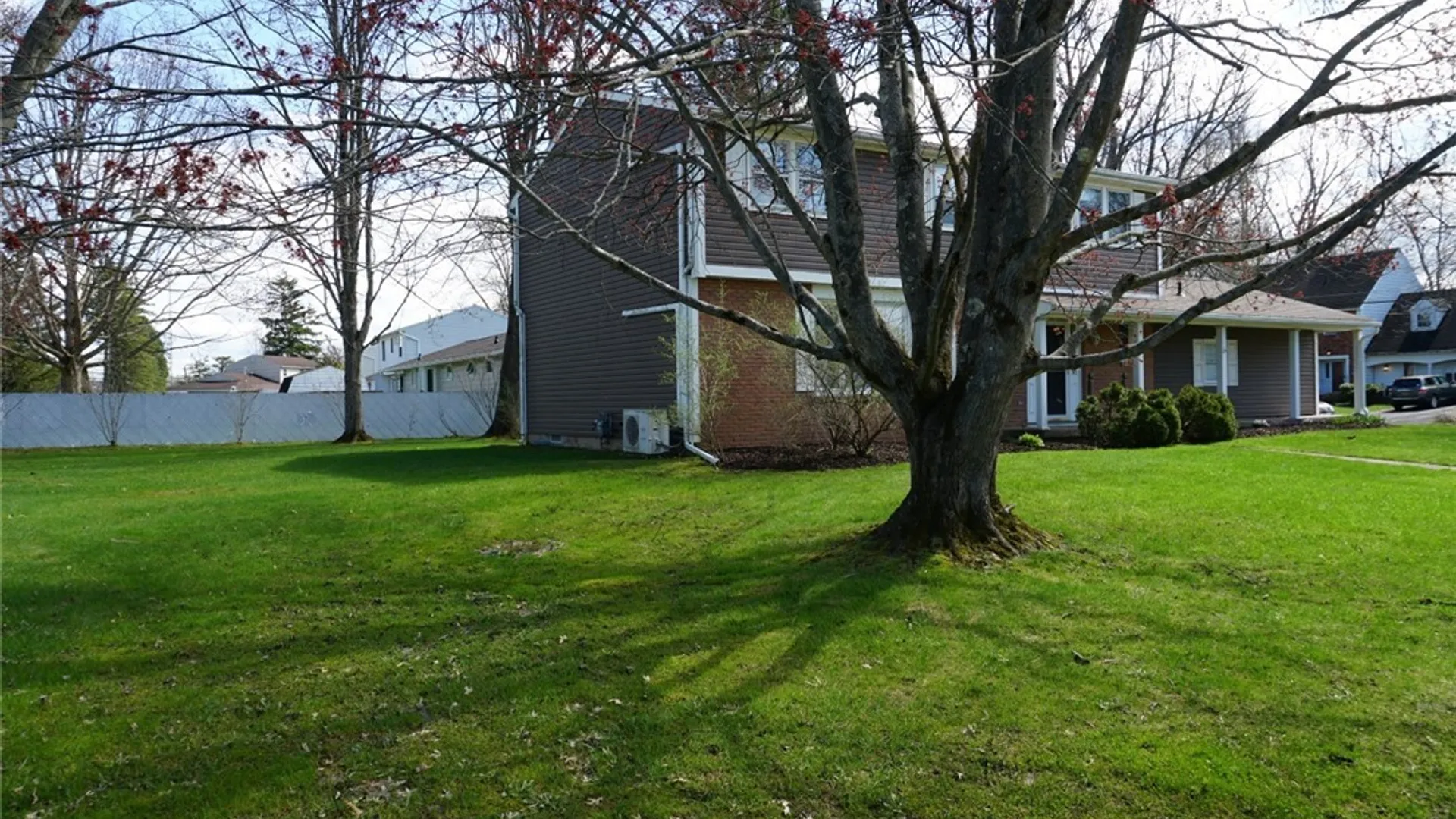 Property at 5525 Topsfield Ln, Clay, NY 13041 3