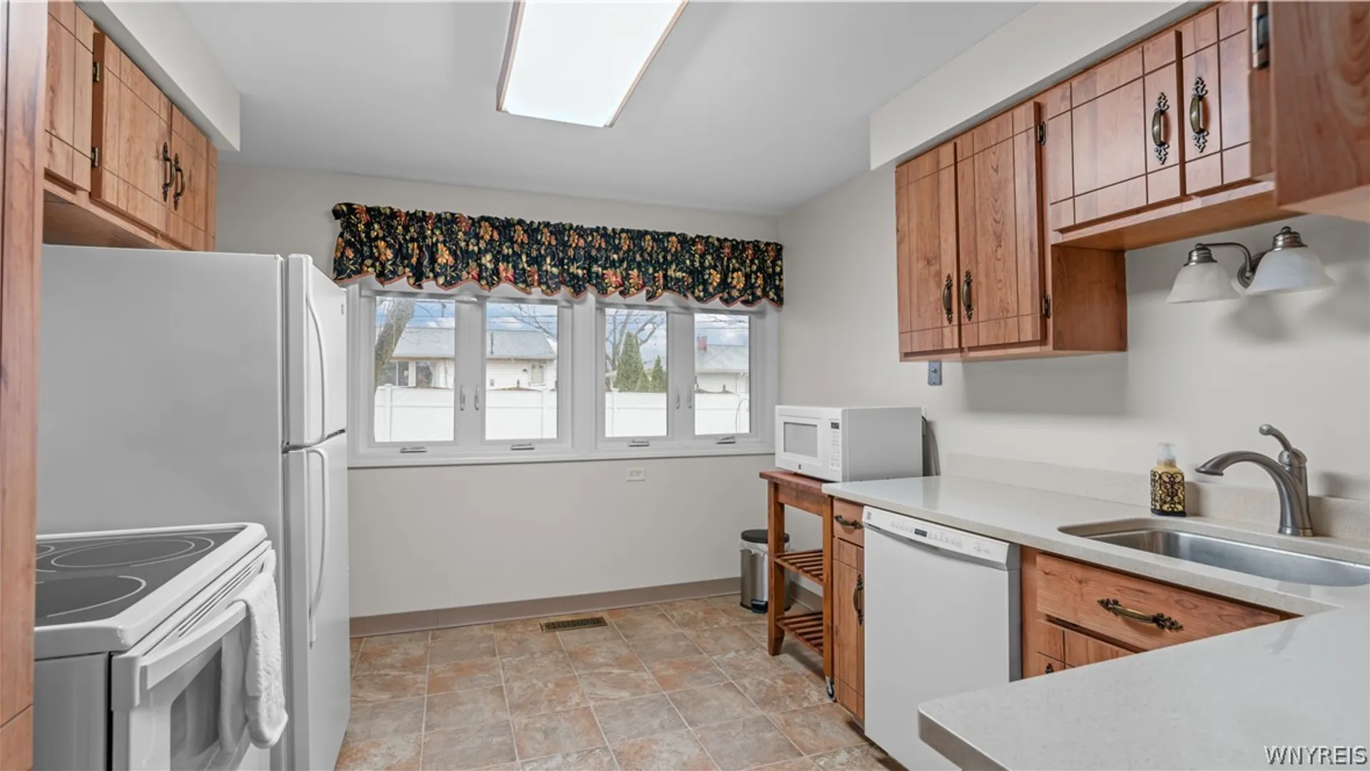 Property at 72 Saint Amelia Drive, Tonawanda, NY 14150 9