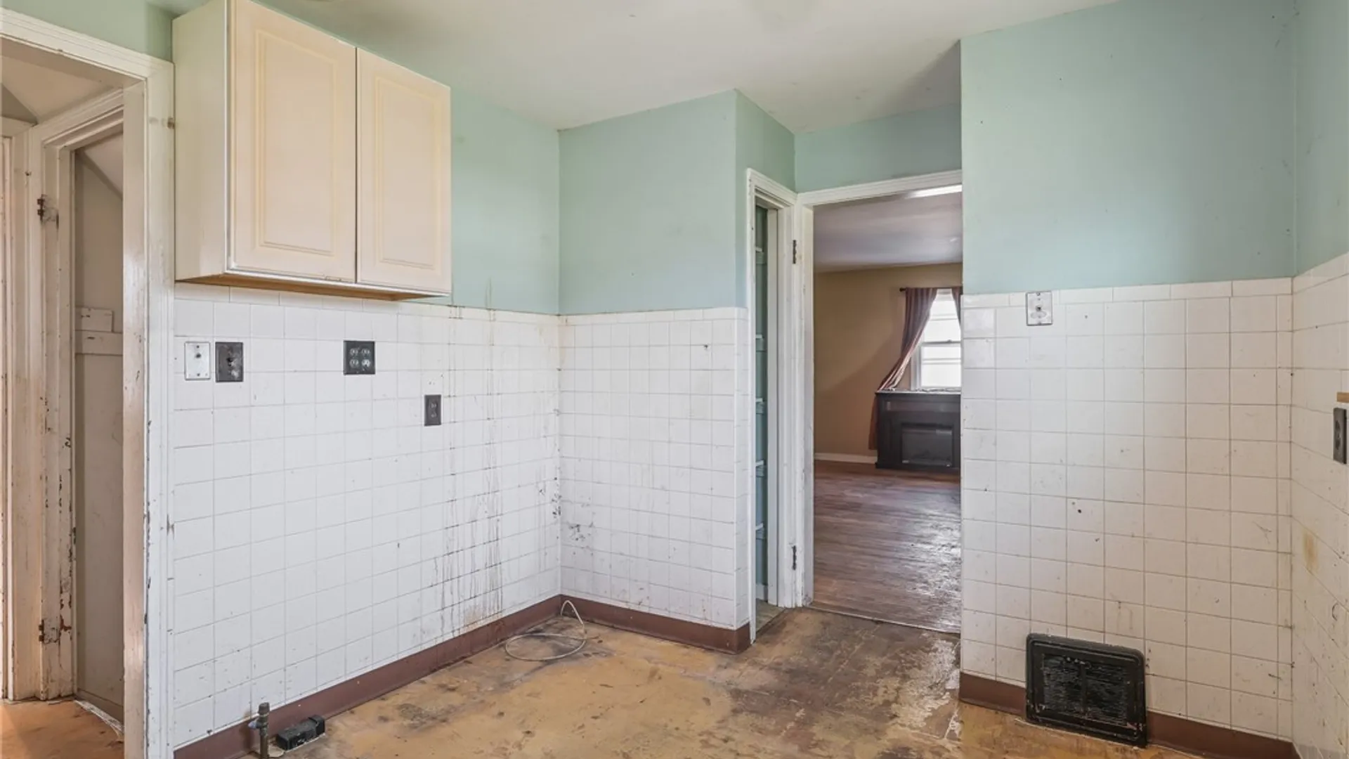 Property at 382 Windermere Boulevard, Amherst, NY 14226 12