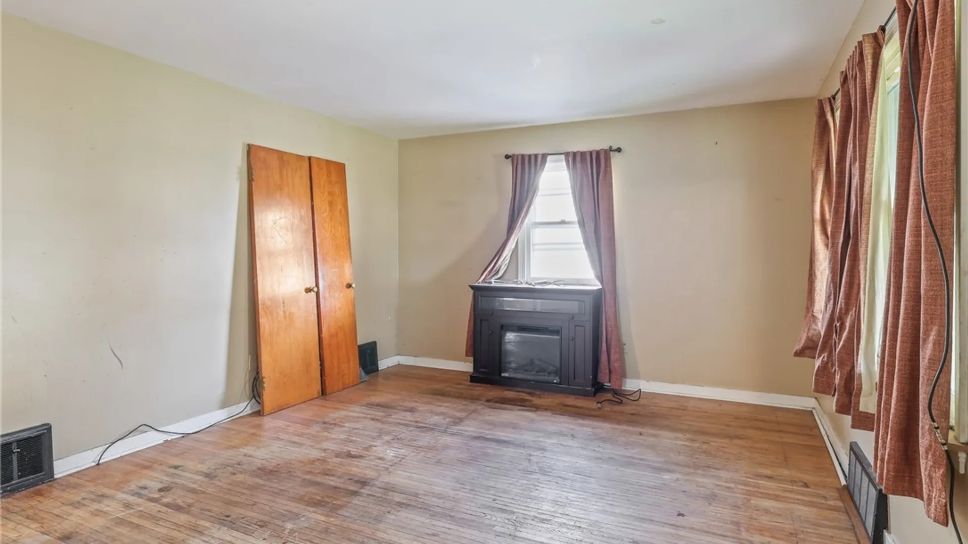 Property at 382 Windermere Boulevard, Amherst, NY 14226 6