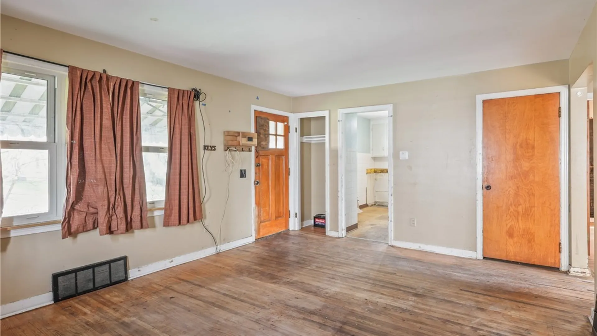 Property at 382 Windermere Boulevard, Amherst, NY 14226 8