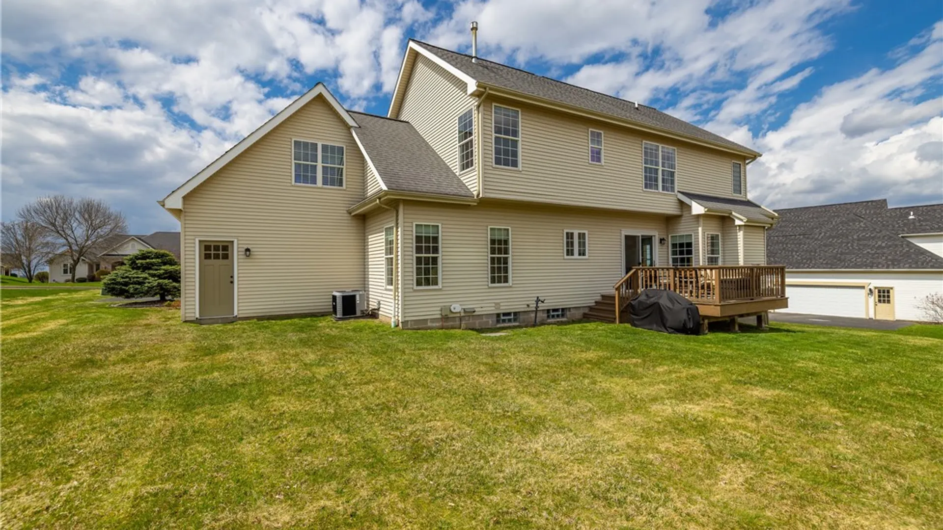 Property at 207 High Stone Cir, Henrietta, NY 14534 10