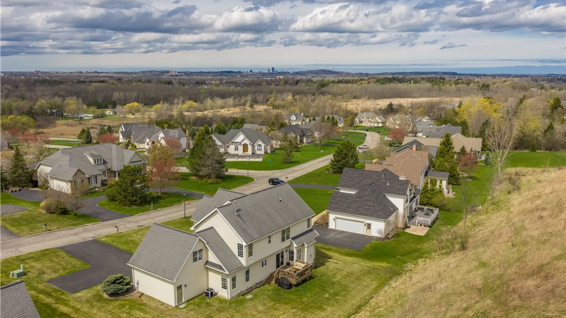 Property at 207 High Stone Cir, Henrietta, NY 14534 4