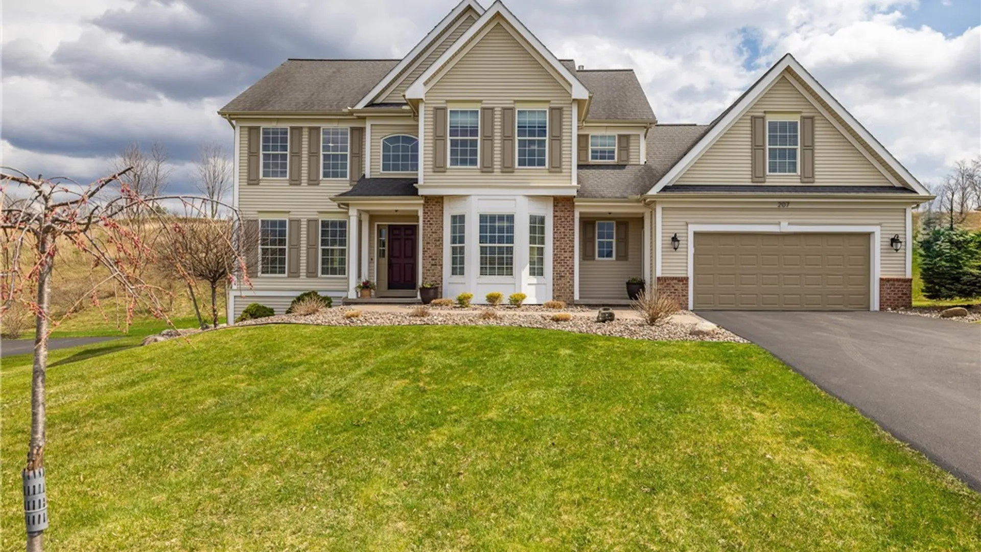 Property at 207 High Stone Cir, Henrietta, NY 14534 44