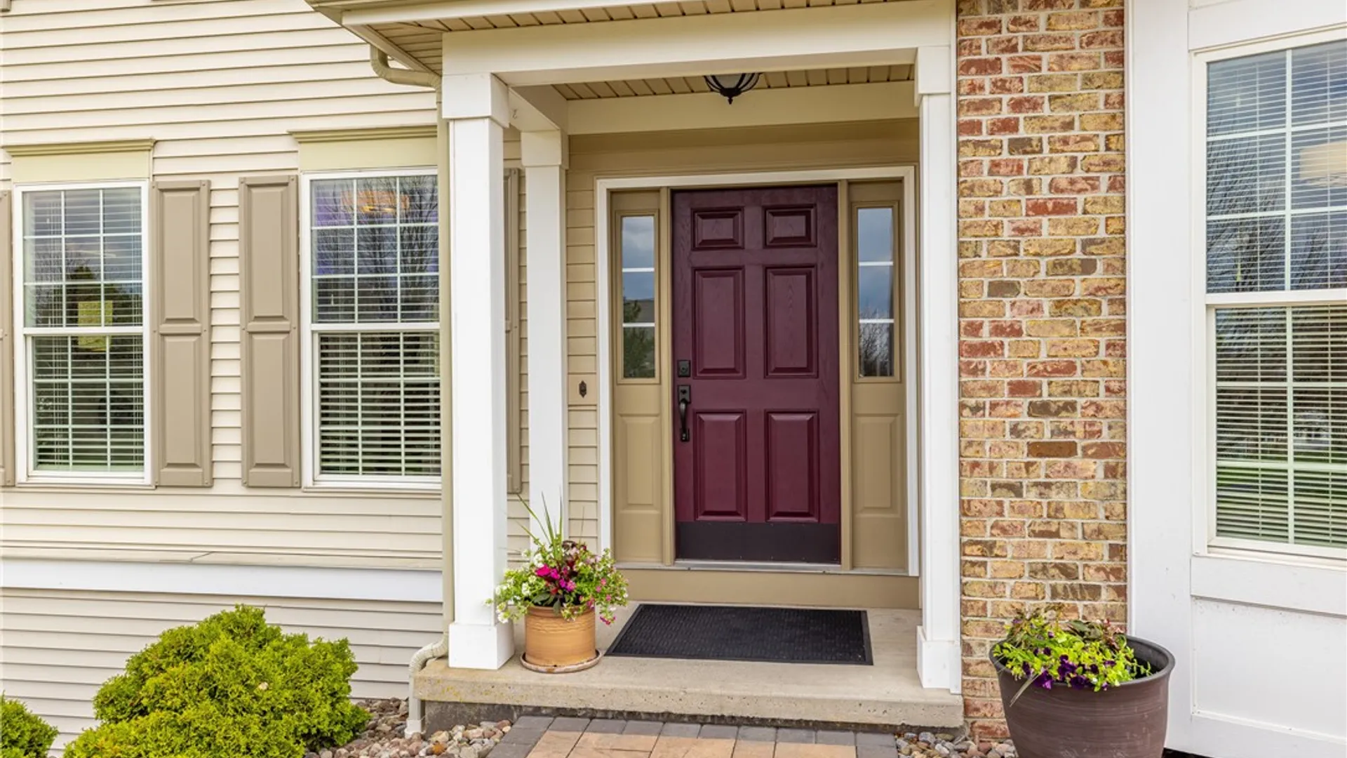 Property at 207 High Stone Cir, Henrietta, NY 14534 8